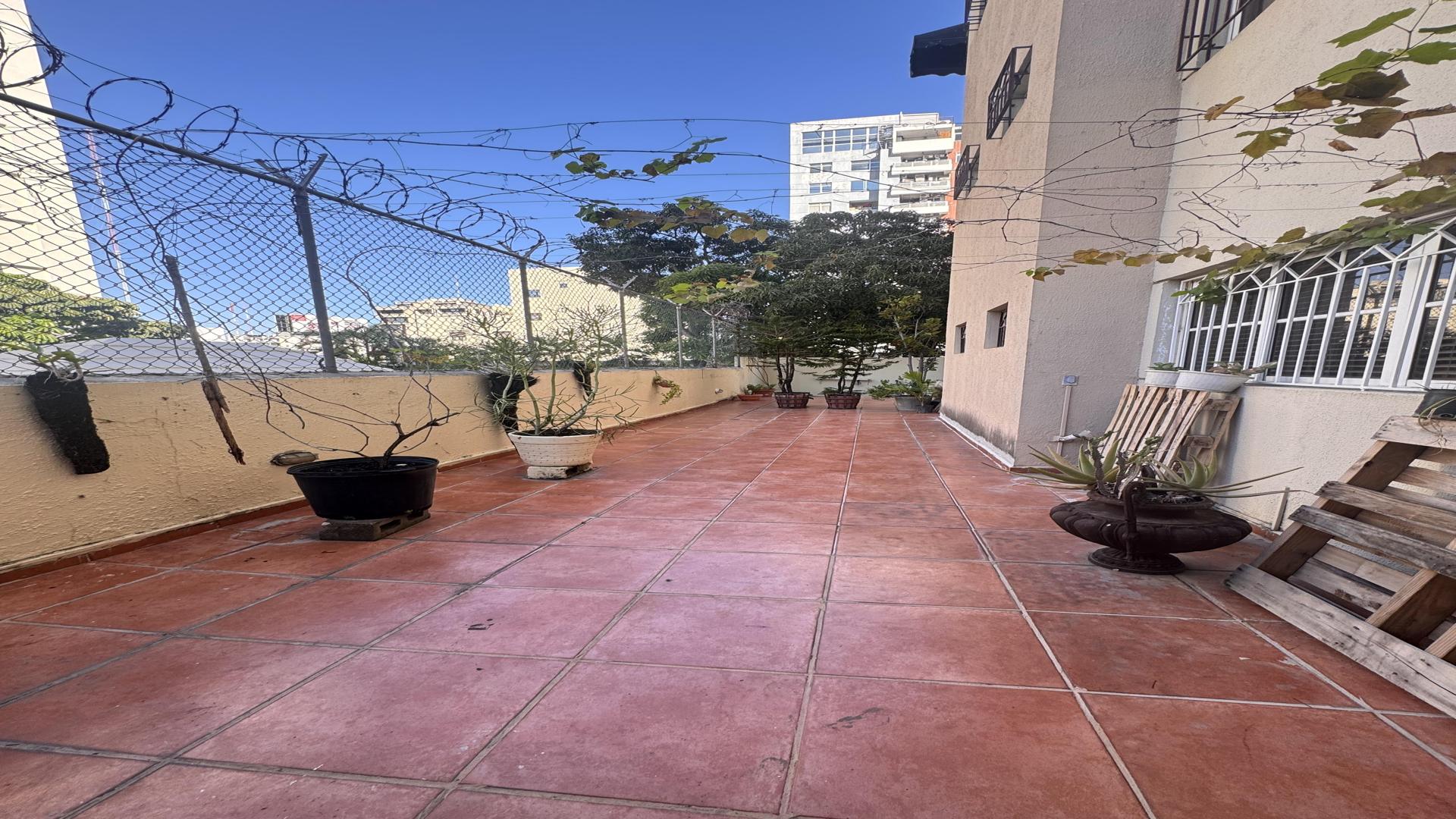 apartamentos - En venta Amplio Segundo piso con hermosa terraza 9