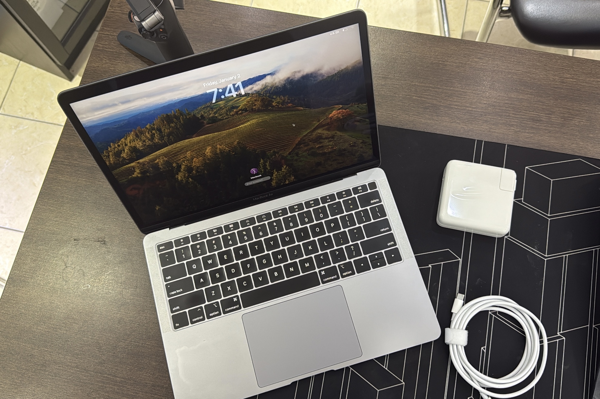 computadoras y laptops - MacBook Air 13.3 - inch / I5 INTEL Core / 8GB RAM  2