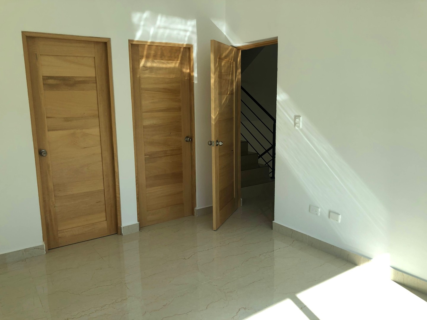 casas - TOWNHOUSE En venta En Colinas de Los Rios 3 niveles 3 habitaciones 2 parqueos Zo 1