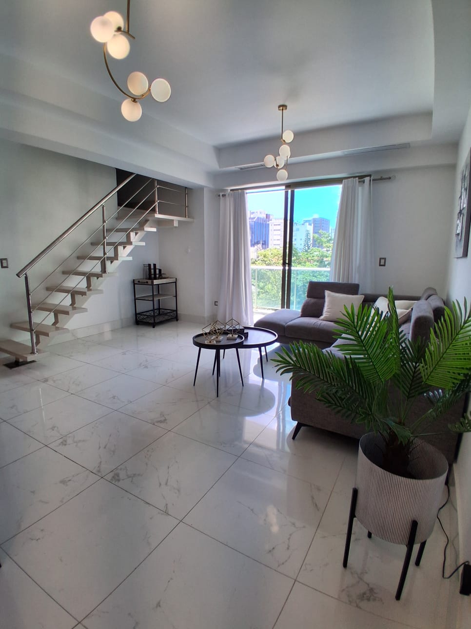 apartamentos - Apartamento Amueblado en piantini    US$ 2,400  2