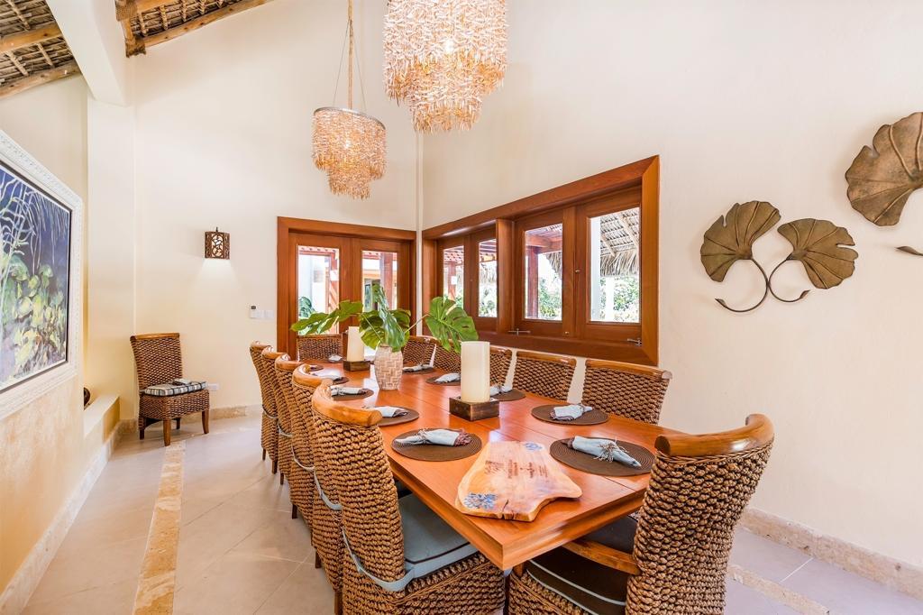 casas vacacionales y villas - Hermosa villa disponible para venta, Ubicada en prestigiosa zona de Cap Cana. 4