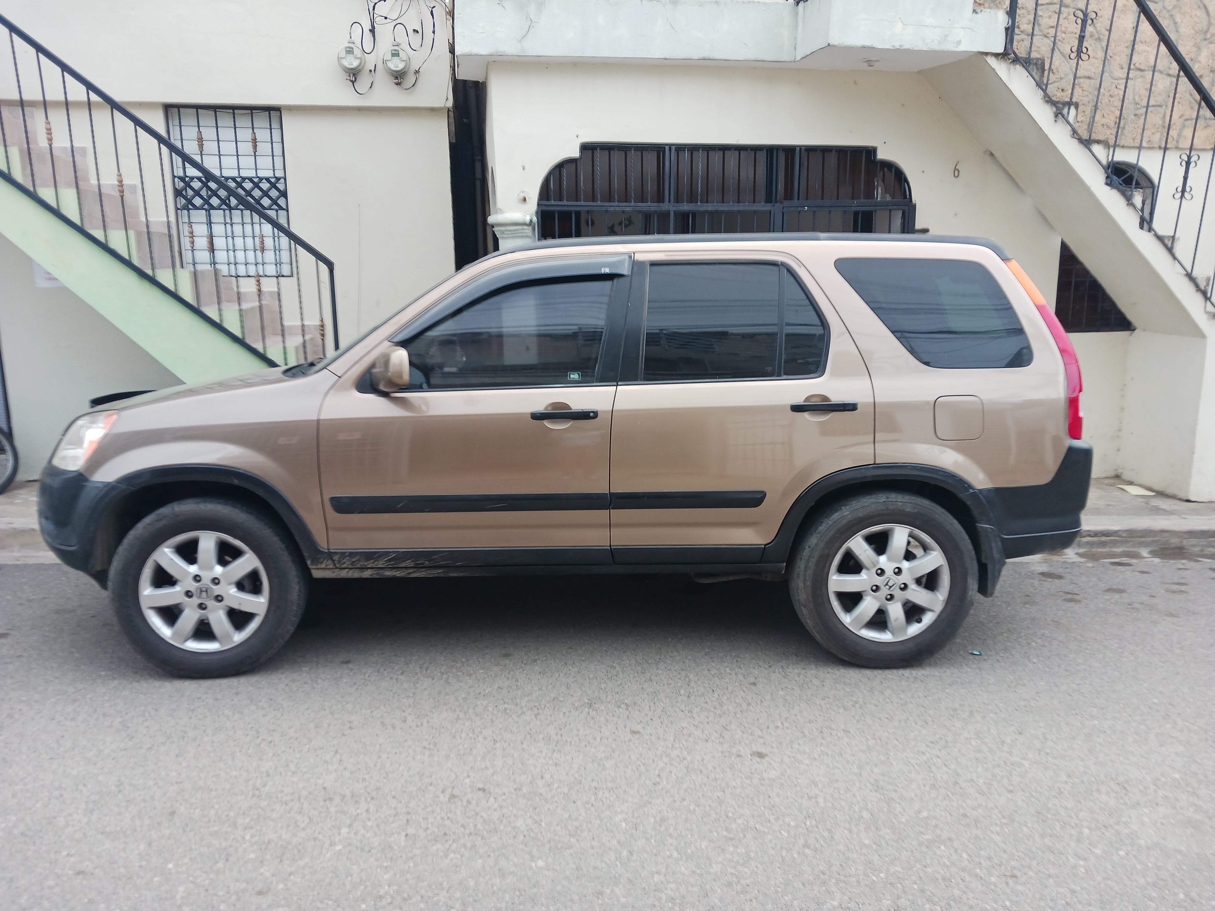 jeepetas y camionetas - Honda crv 4x4 original en santiago  1