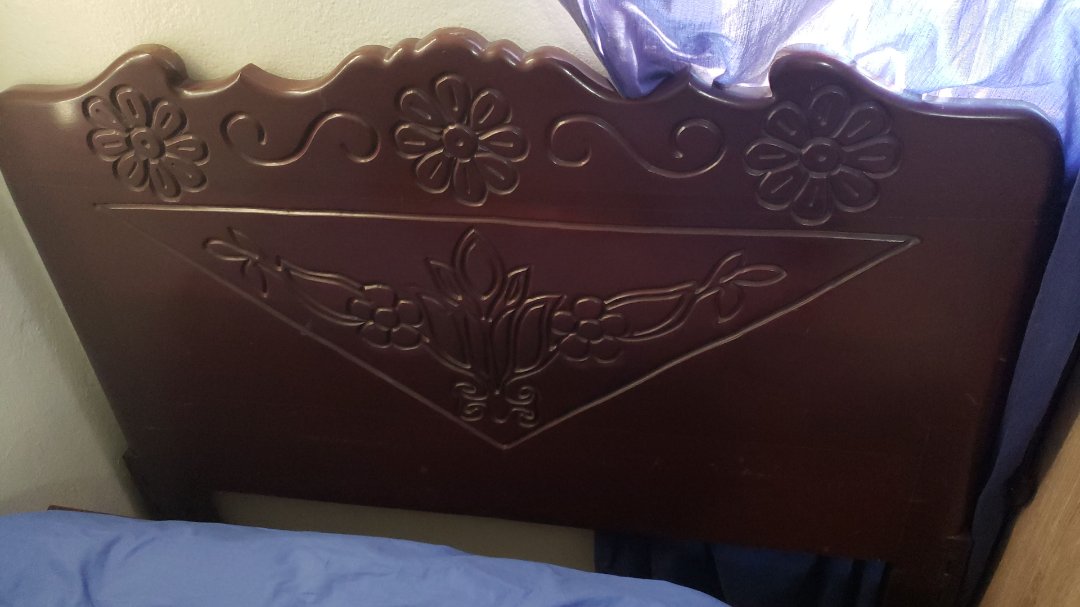 muebles y colchones - cama en caoba y base de Hierro. 