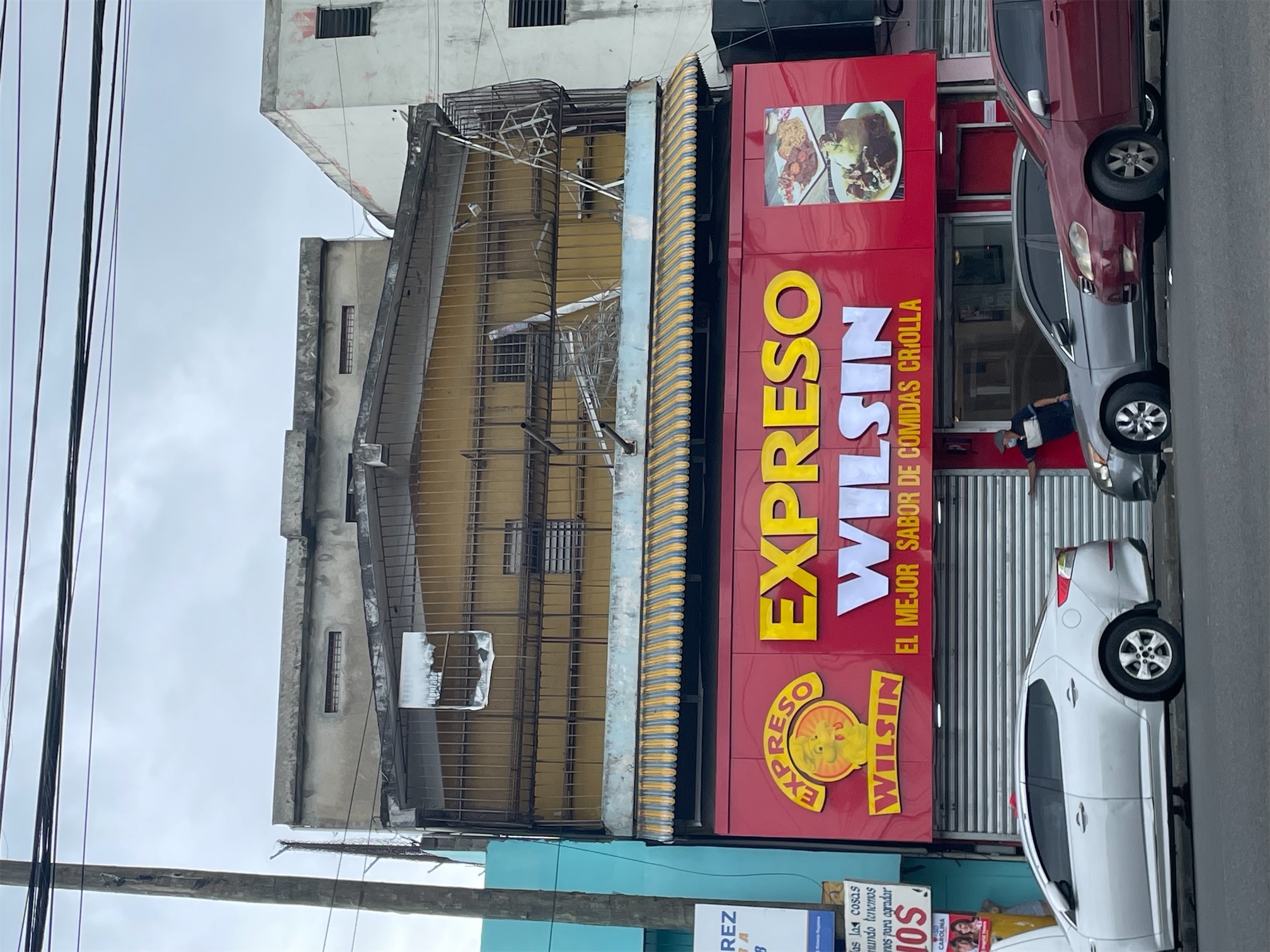 oficinas y locales comerciales - 215 metros en Cristo Rey, frente a estación de combustible. 1