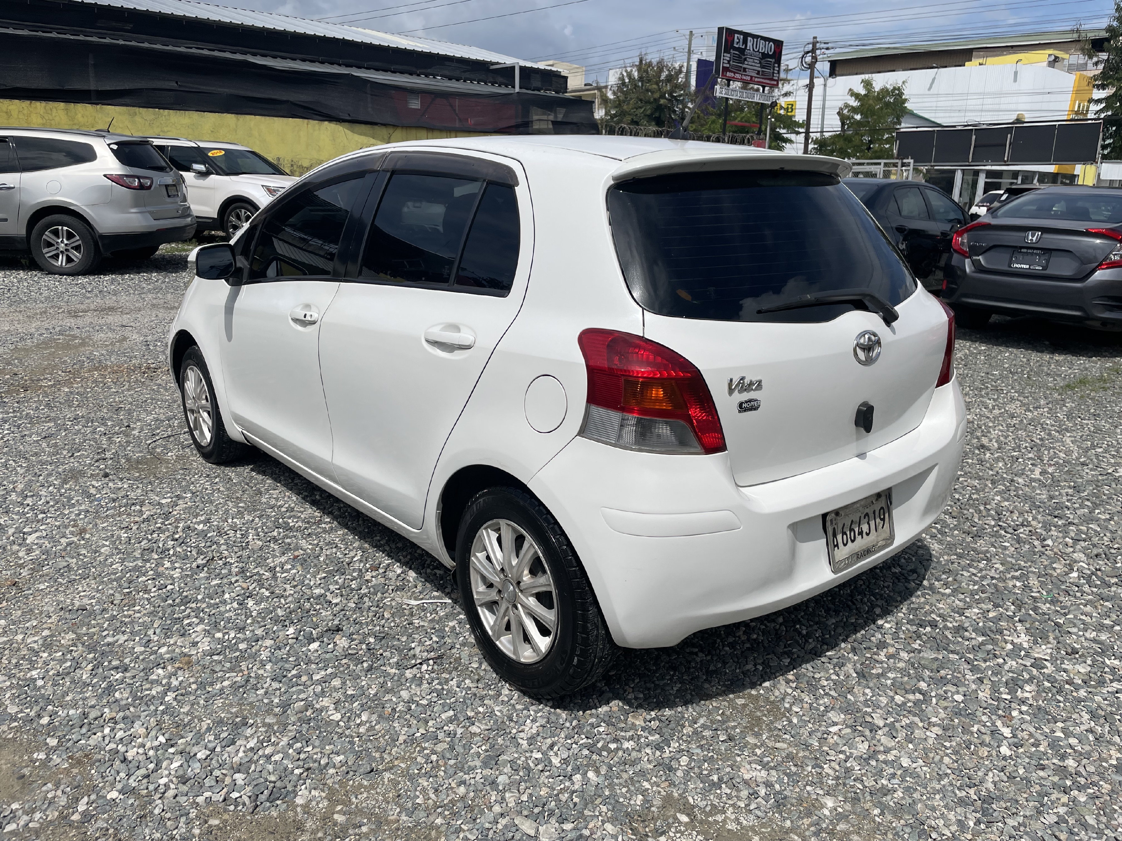 carros - Toyota Vitz 2010 3