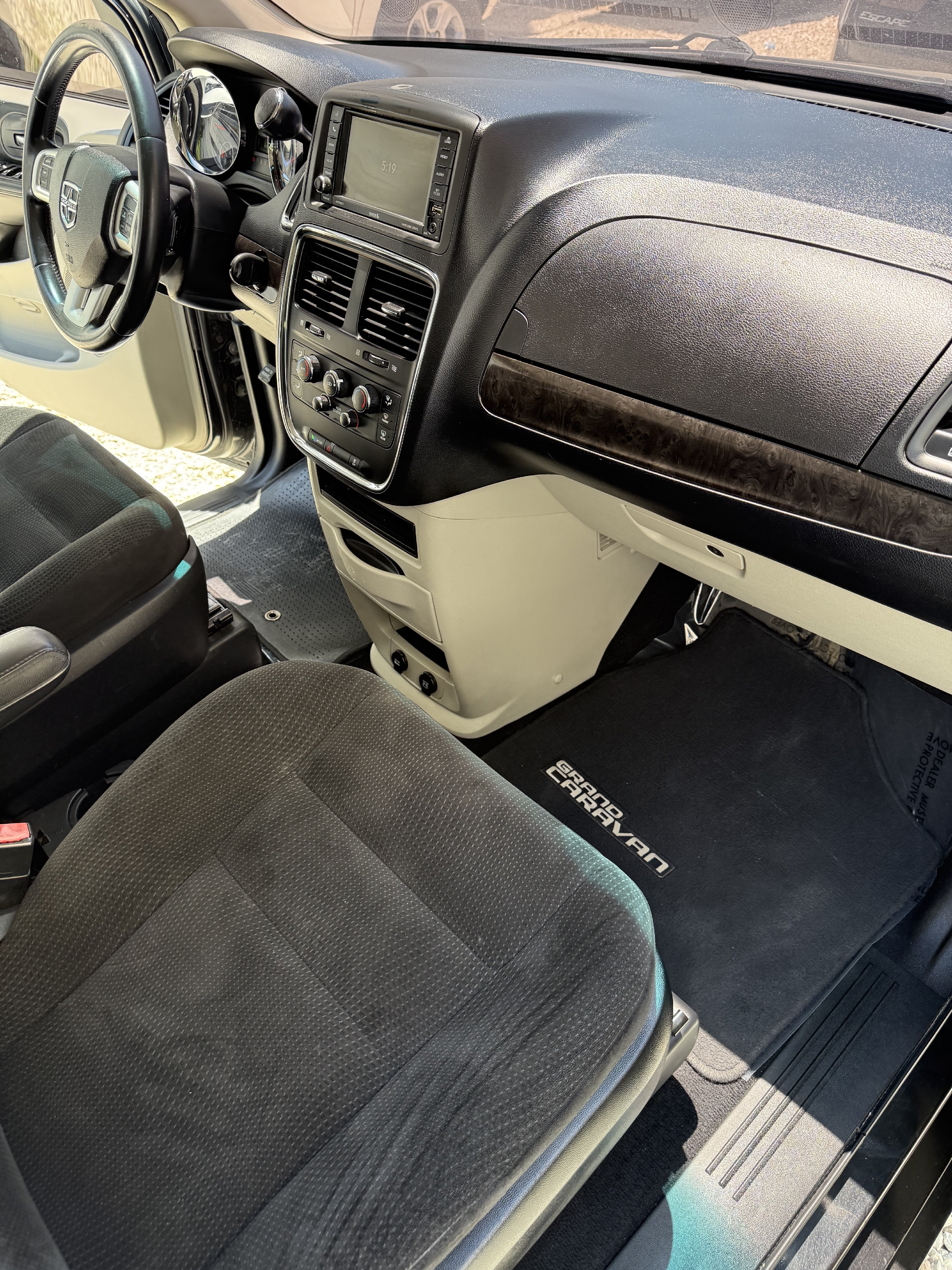 jeepetas y camionetas - se vende Dodge Caravan 2017  5