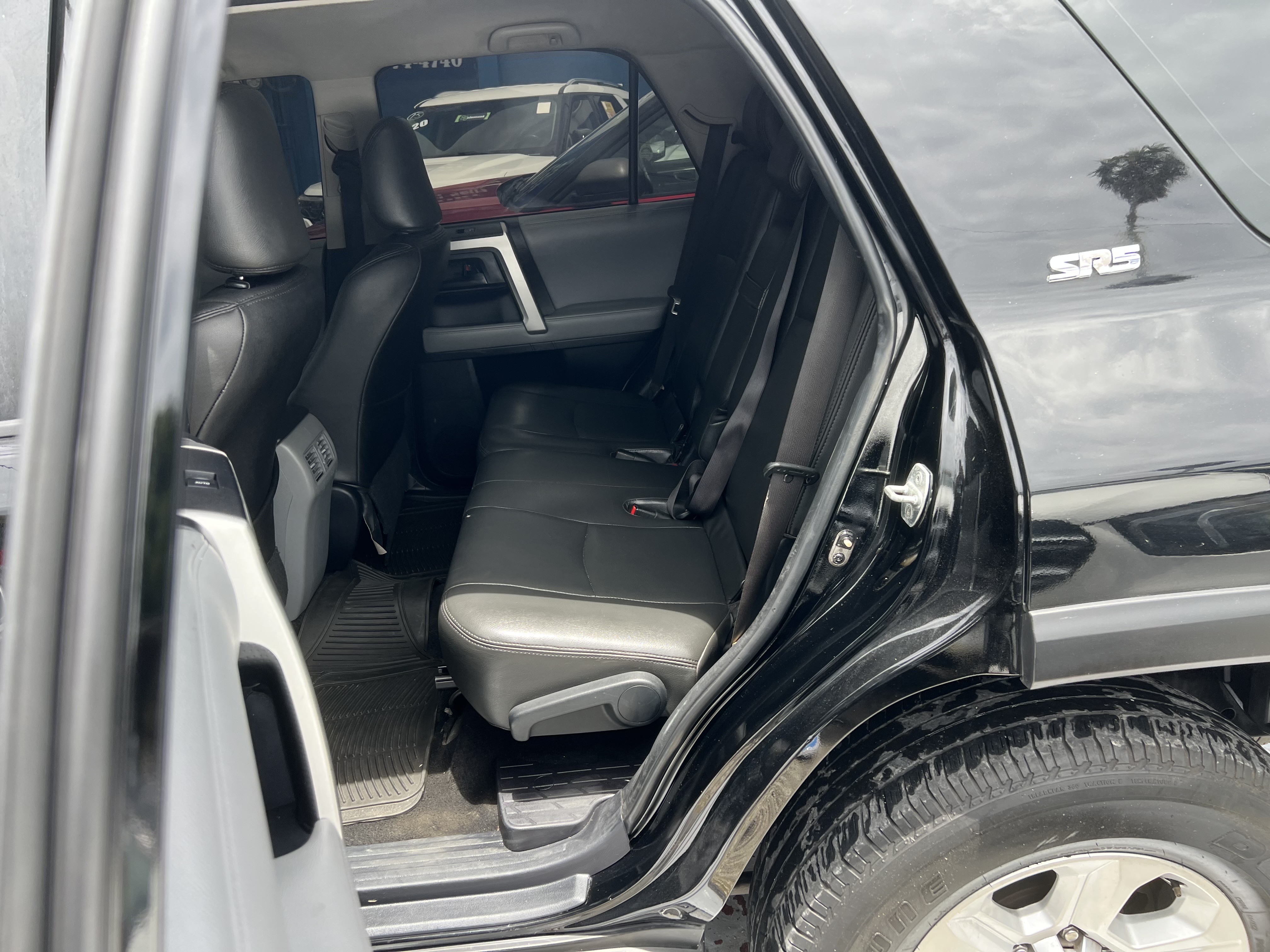 jeepetas y camionetas - Toyota 4Runner 2012 SR5 3 filas  7