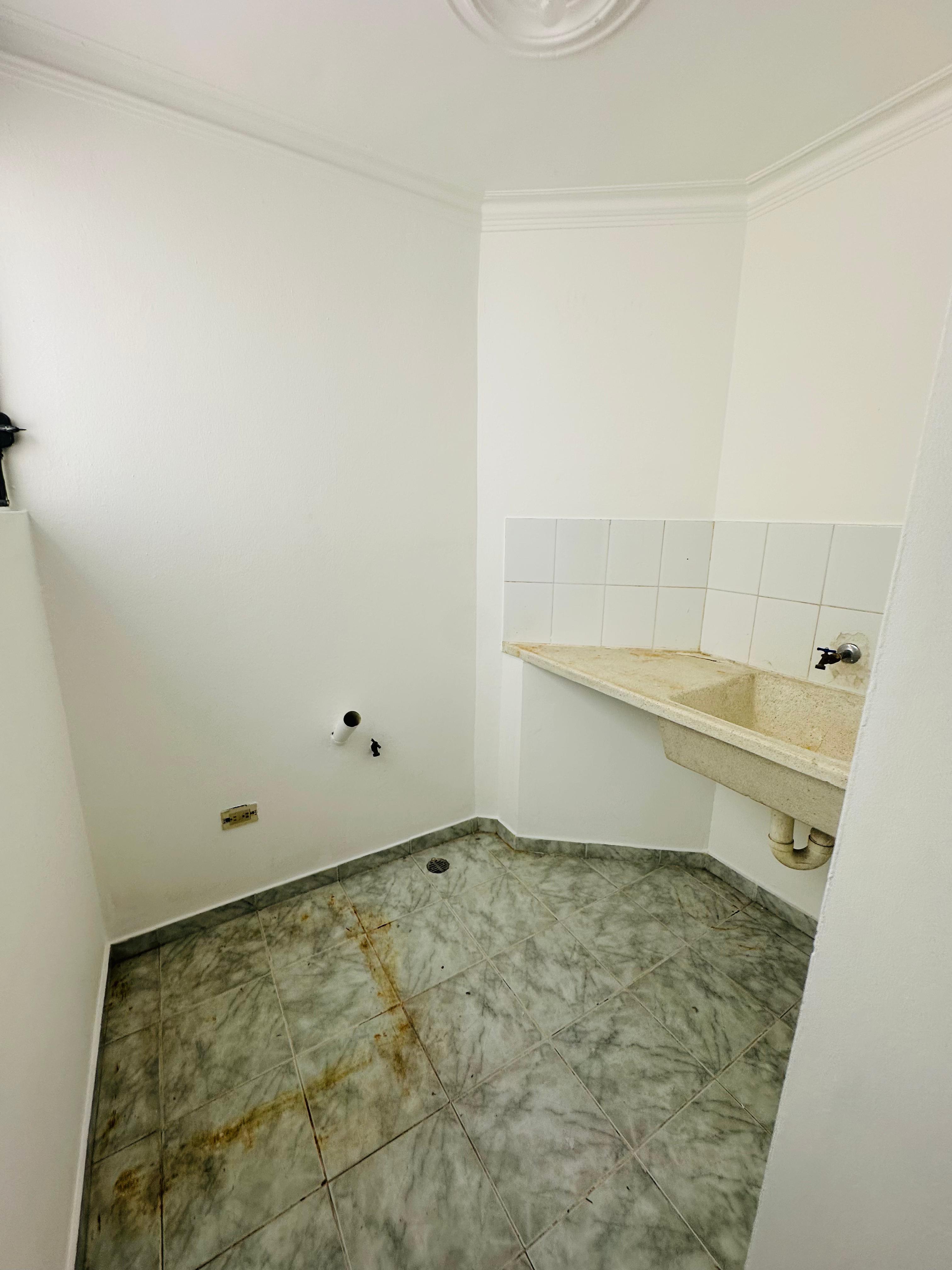 apartamentos - Apartamento en alquiler en 3er nivel –Padre Las Casas, próximo al Parque Central 4