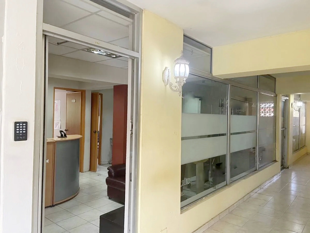 oficinas y locales comerciales - Local céntrico en el millon 3