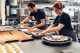 empleos disponibles - Se solicita ayudante de cocina 
