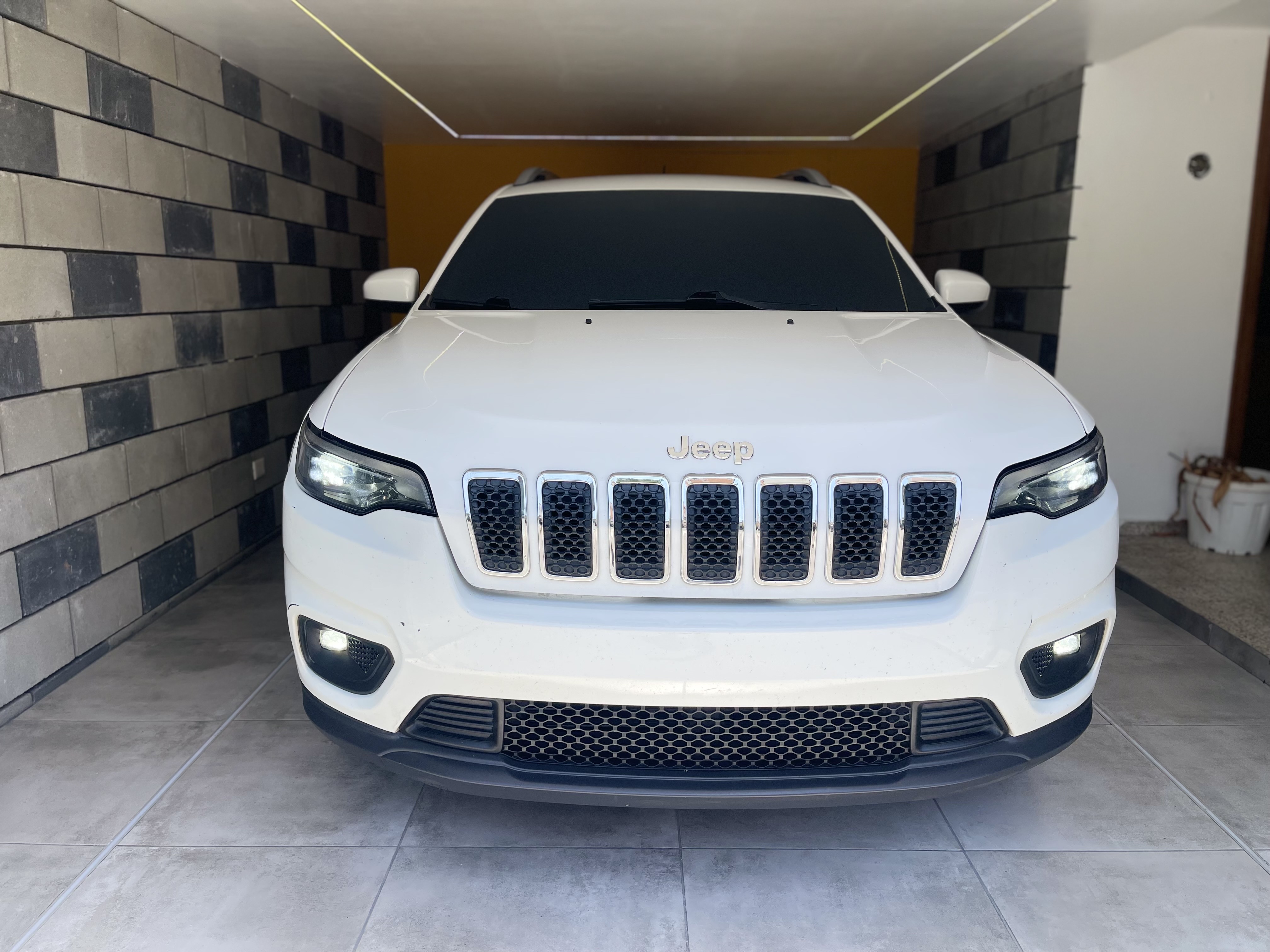 jeepetas y camionetas - JEEP CHEROKEE LATITUDE 2019 EN VENTA 0