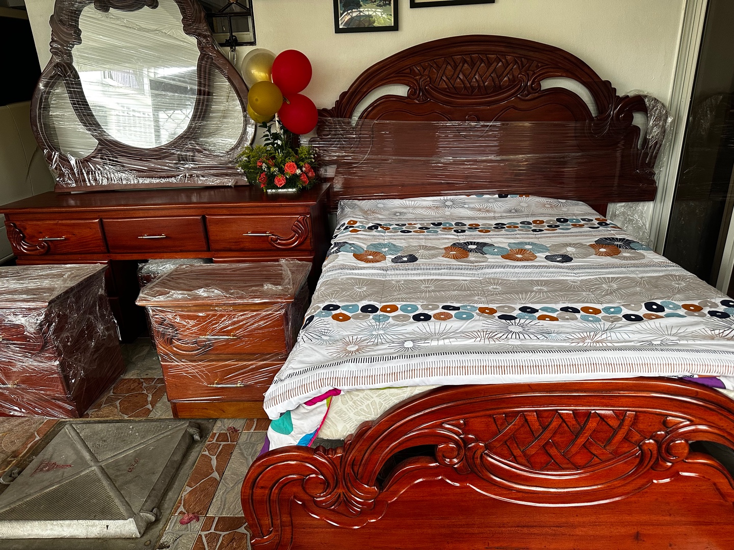 muebles y colchones - Juego de Habitación en caoba 100% negociable  5