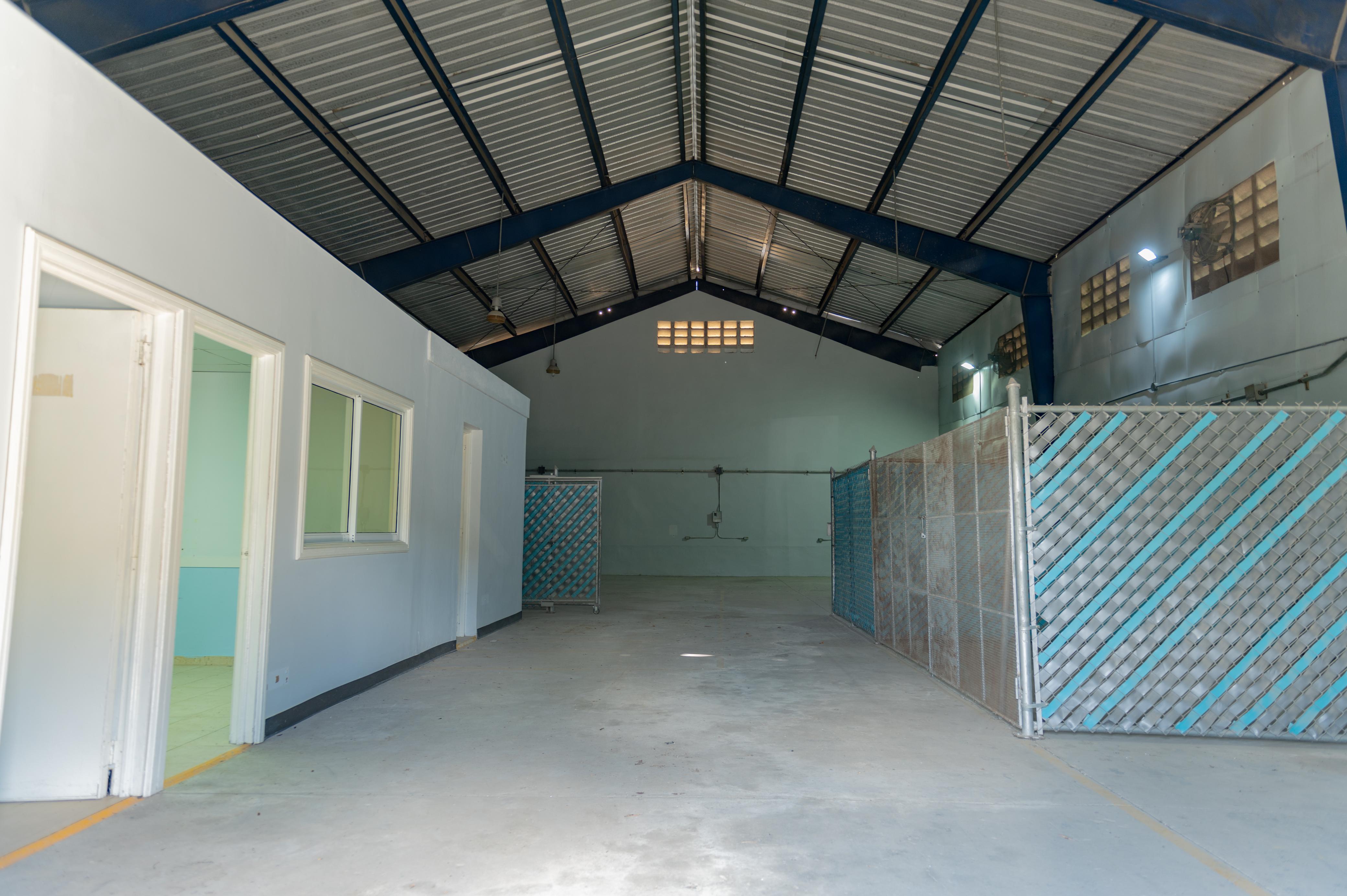 oficinas y locales comerciales - Nave Industrial Autopista Duarte km13 2