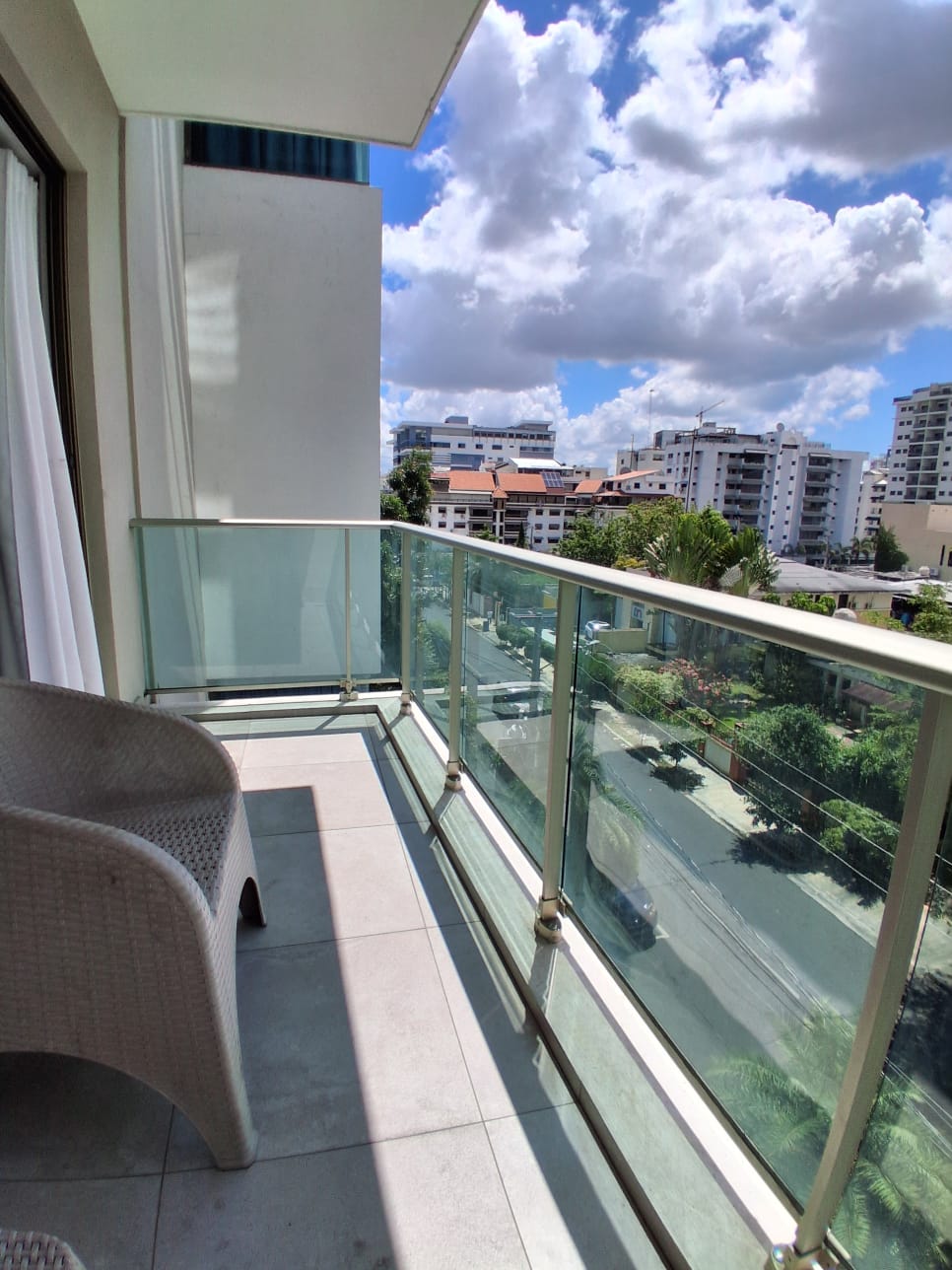 apartamentos - Apartamento Amueblado en piantini    US$ 2,400  3