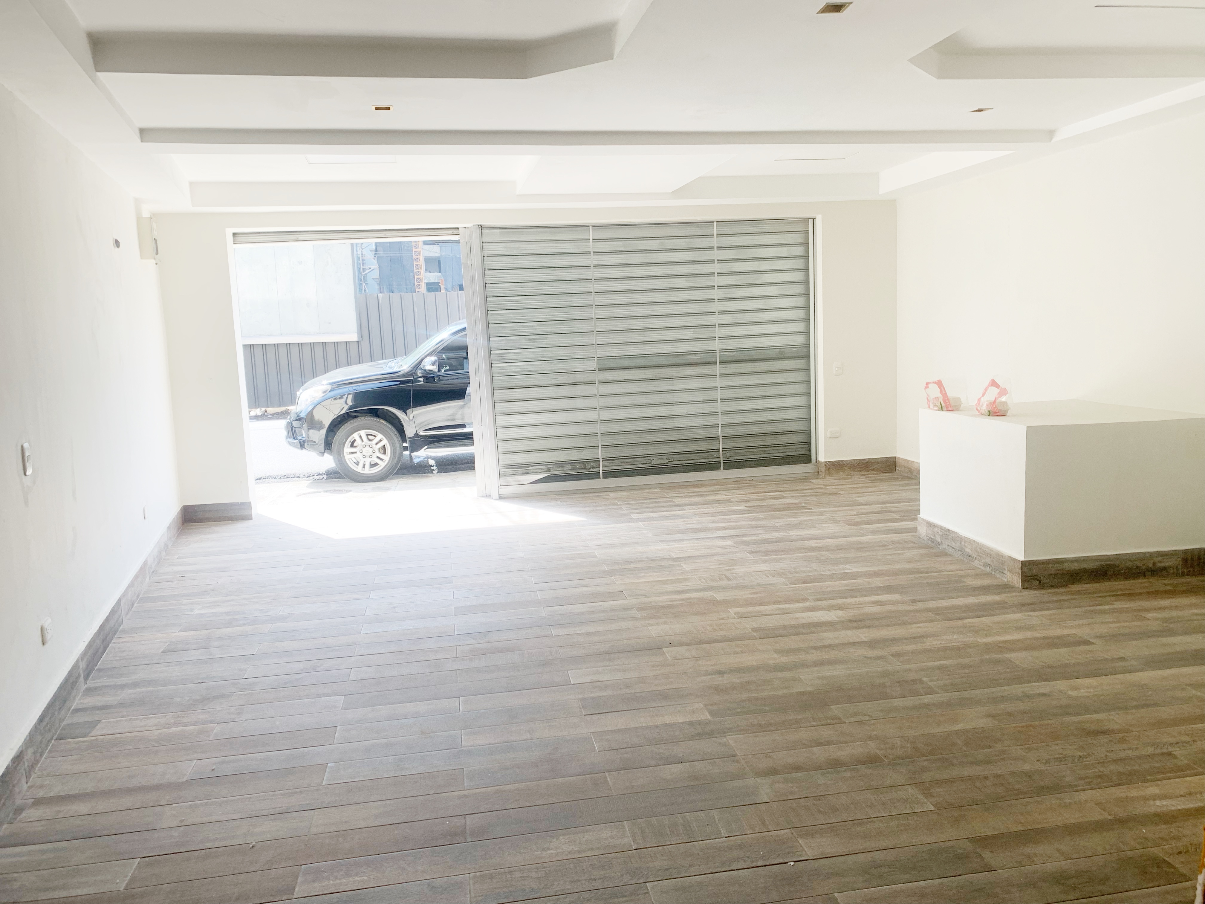oficinas y locales comerciales - Local céntrico en Evaristo morales  1