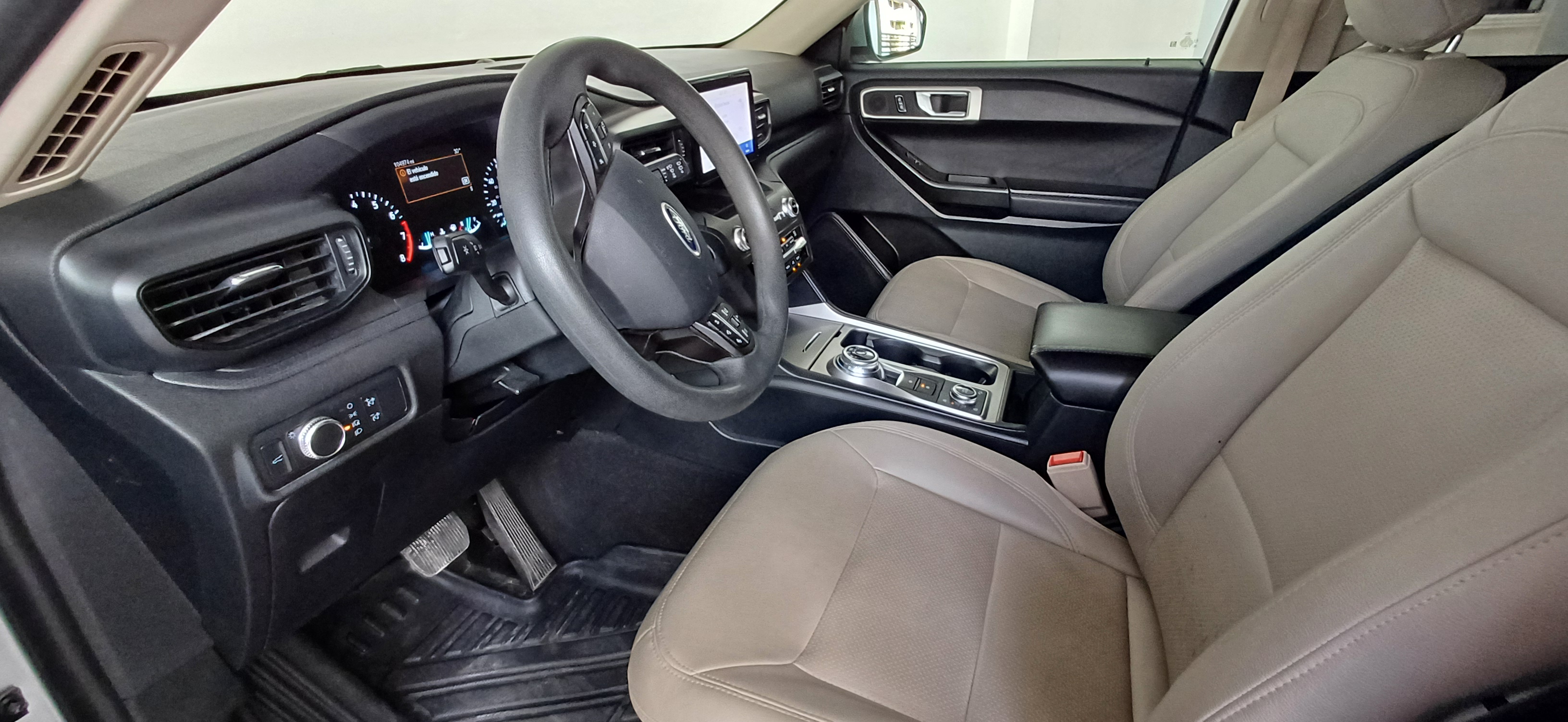 jeepetas y camionetas - SE VENDE COMO NUEVA, FORD EXPLORER 2020 POR MOTIVO DE VIAJE. 8