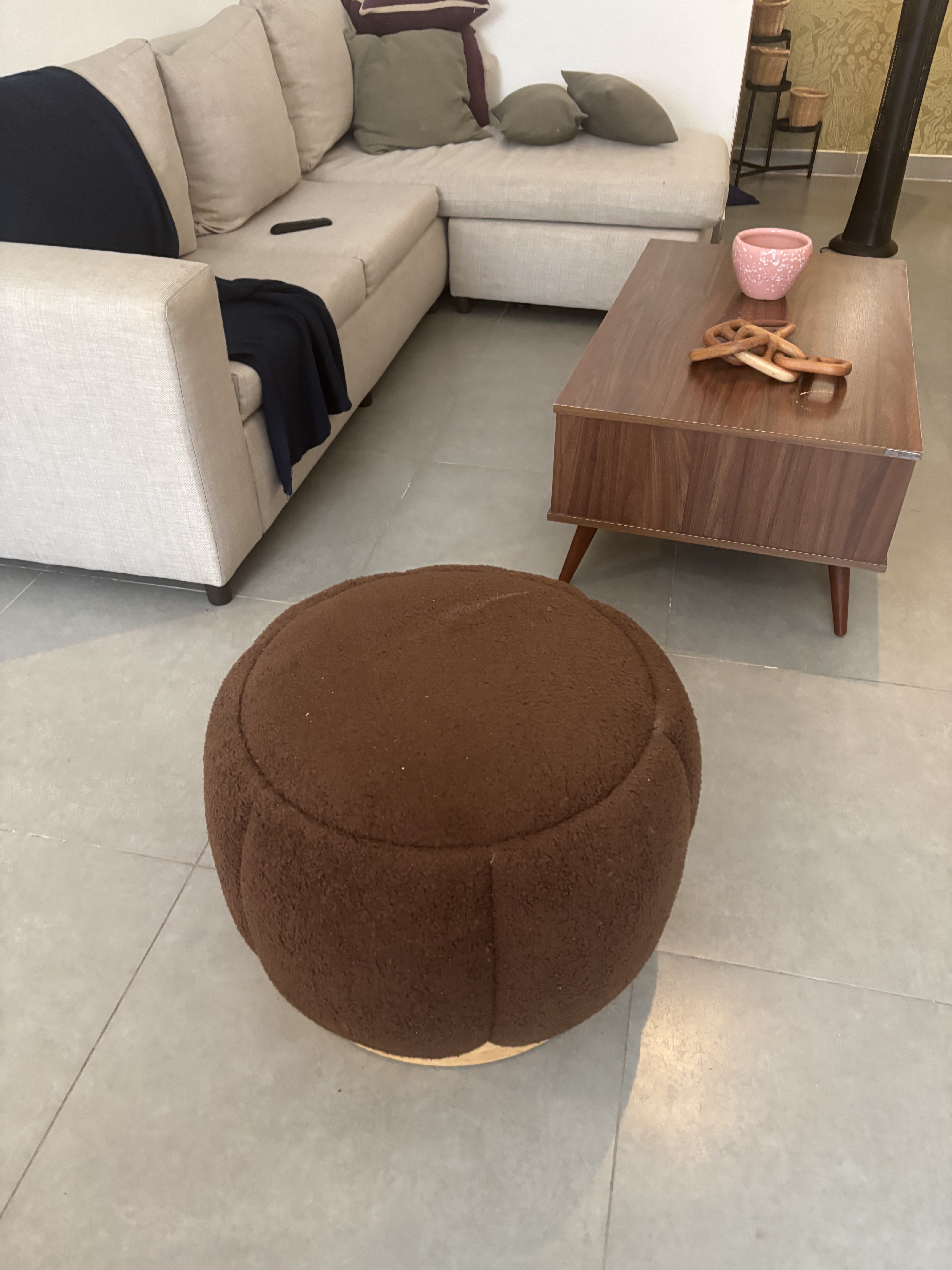 muebles y colchones - ottoman marrón con menos de 6 meses de uso  1