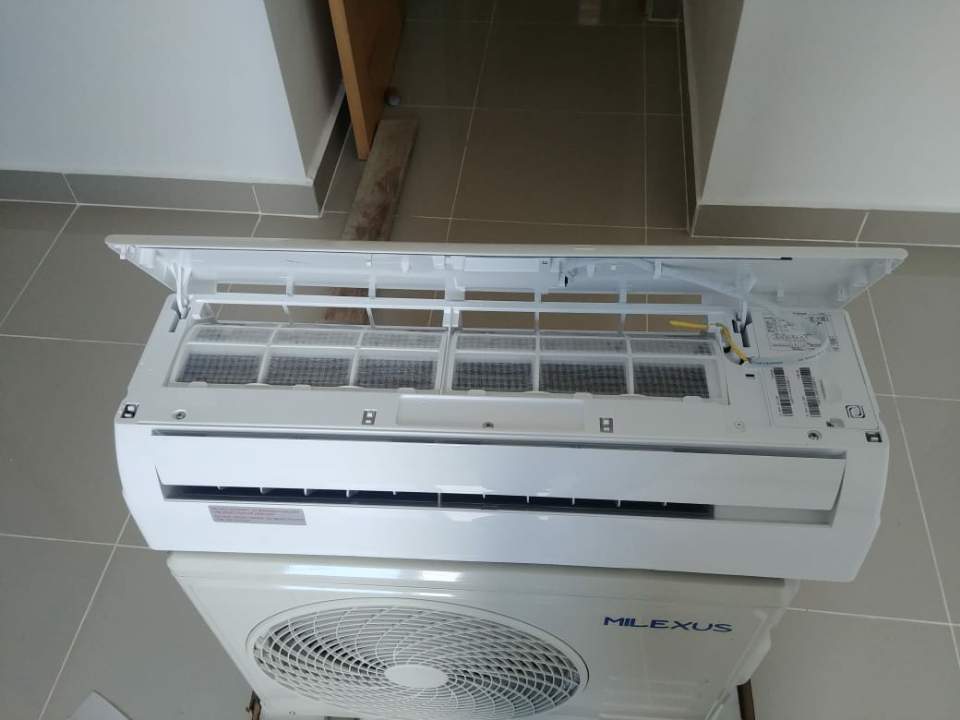 aires acondicionados y abanicos - Aire Acondicionado 12,000 btu más kit de tuberia y alambre 7