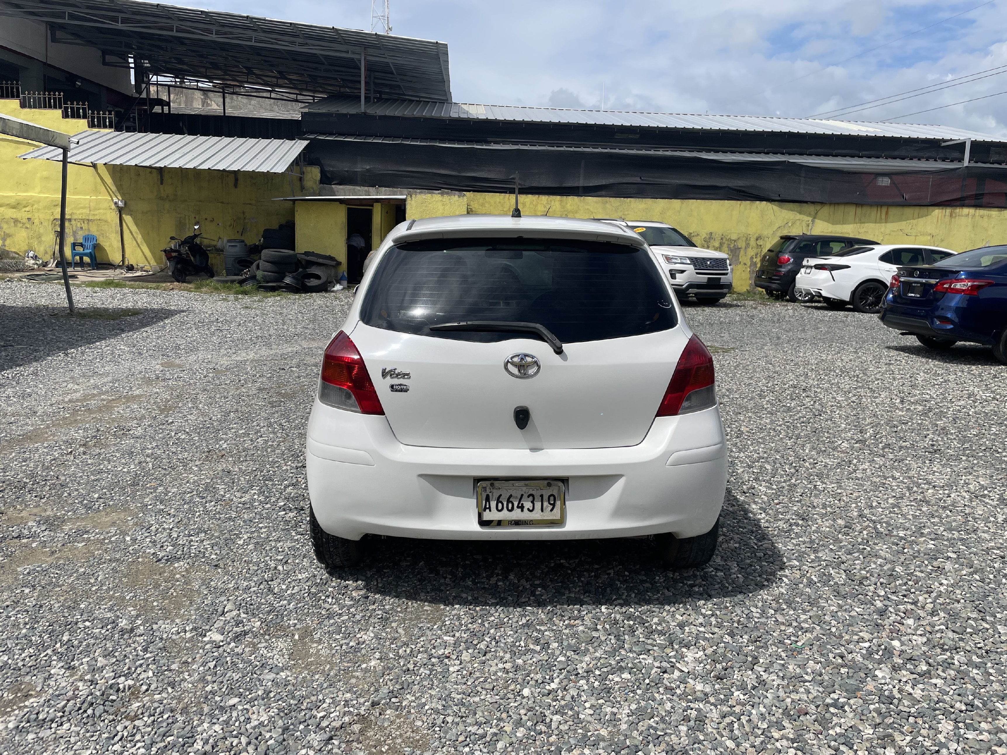 carros - Toyota Vitz 2010 4