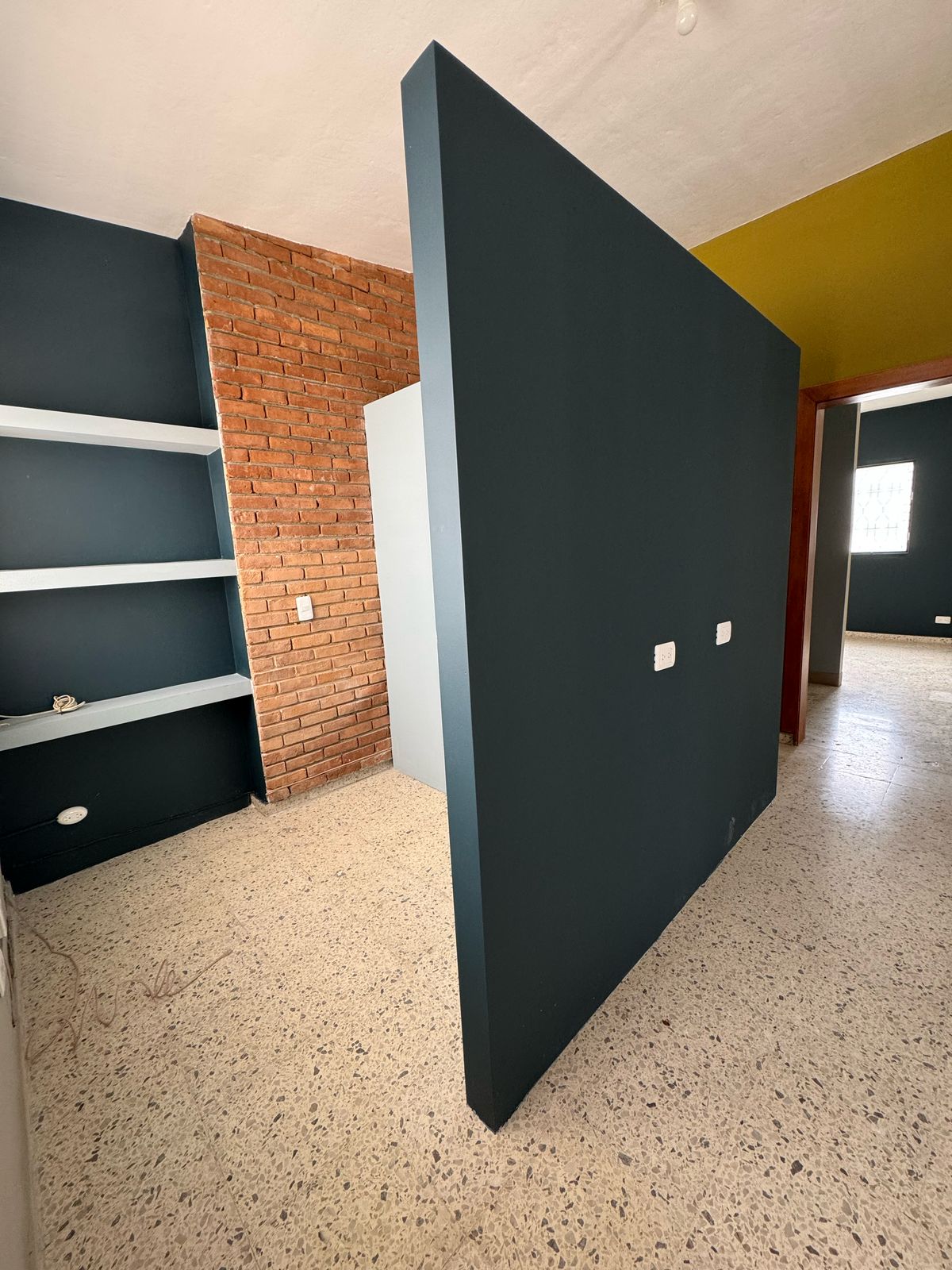 oficinas y locales comerciales - Segundo Piso En Piantini Próximo a Plaza Central 2