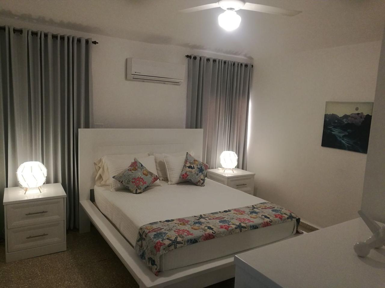 casas vacacionales y villas - VENDO VILLA AMUEBLADA AL LADO DE LA PLAYA  3