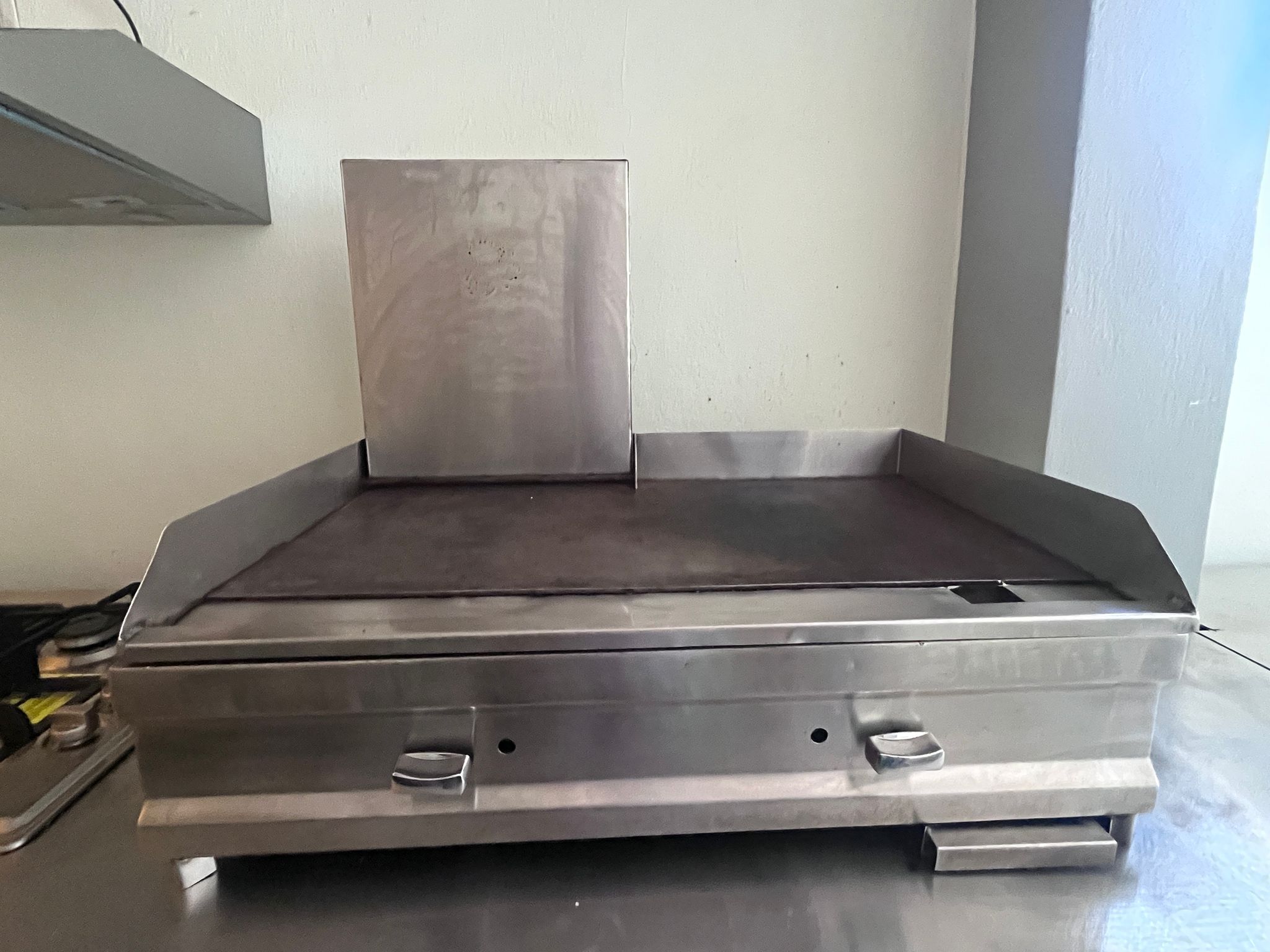 equipos profesionales - Plancha Acero inoxidable + Freidora 2 canastos  2