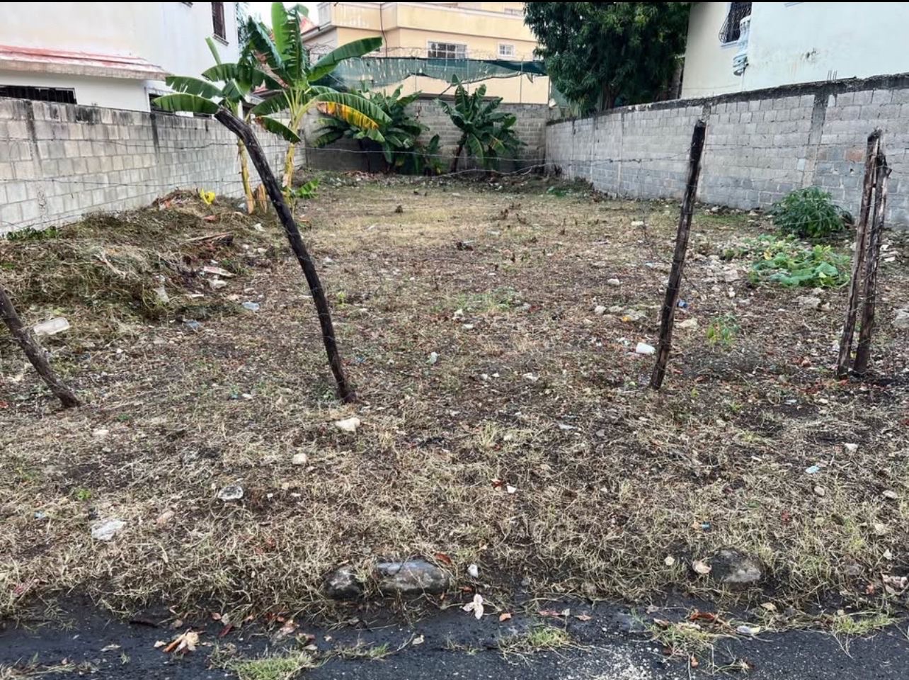 solares y terrenos - venta de solar en los corales del sur con 335mts Santo Domingo este  0