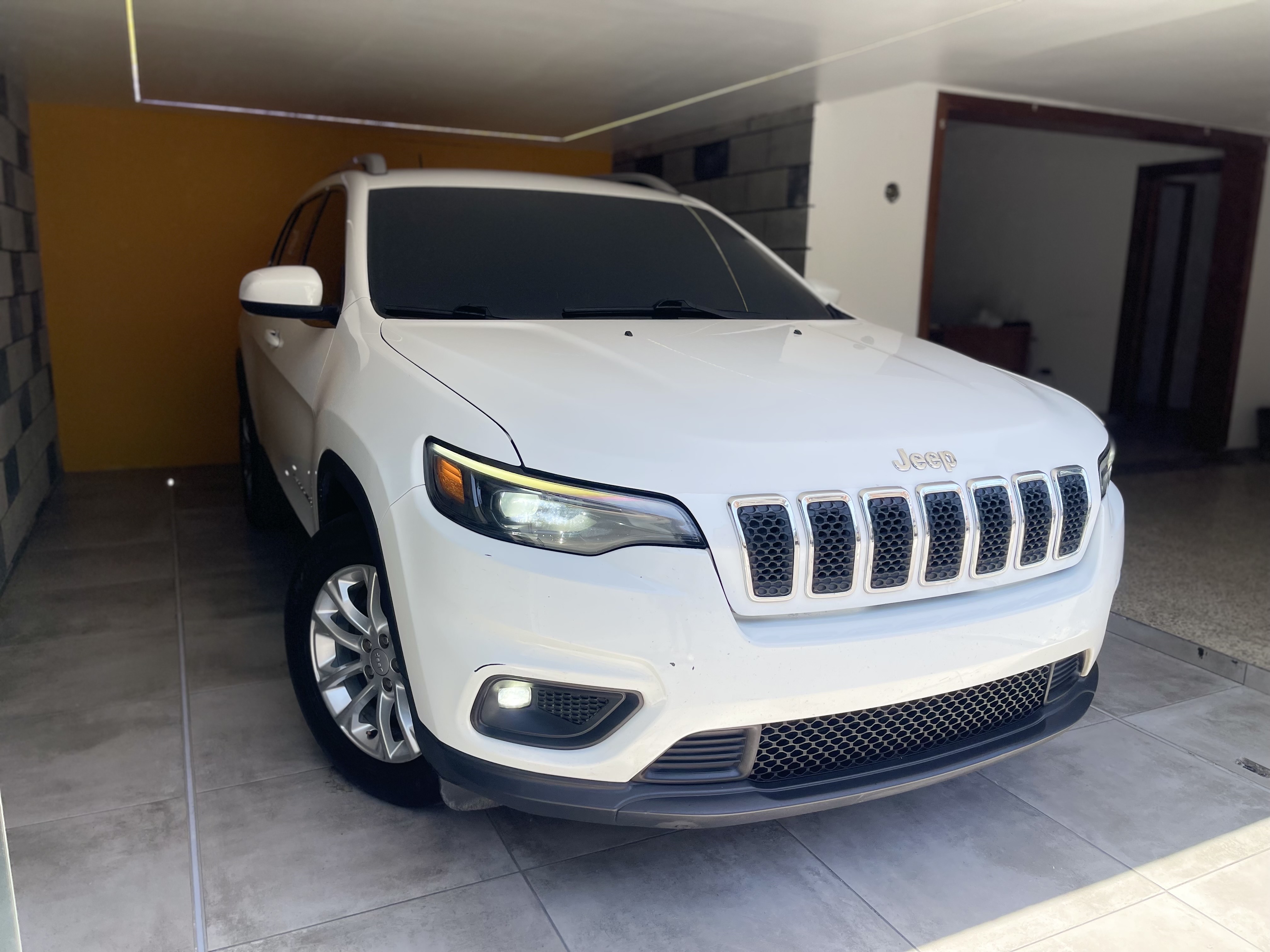 jeepetas y camionetas - JEEP CHEROKEE LATITUDE 2019 EN VENTA 1