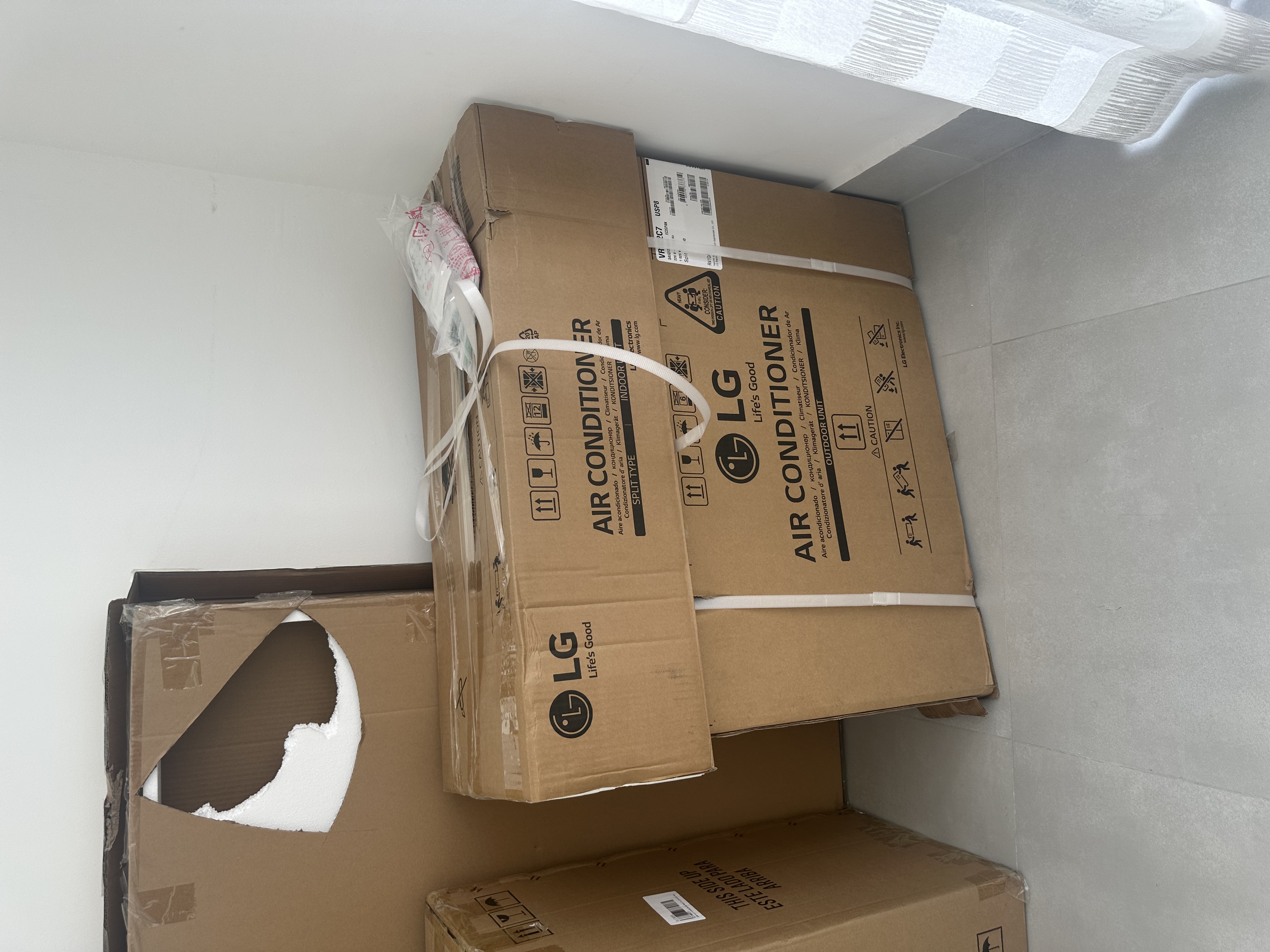 aires acondicionados y abanicos - Aire Acondicionado LG 70% Ahorro - 12,000BTU 0