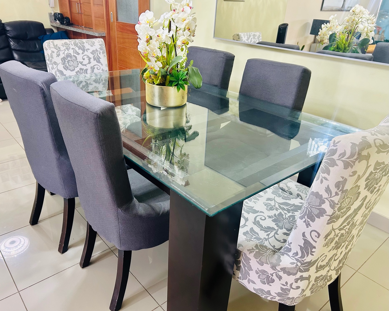 muebles y colchones - Juego de Comedor para 6 Personas – Elegante y en Excelente Estado 1