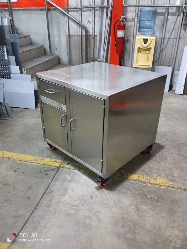 equipos profesionales - MESA EN ACERO INOXIDABLE  1