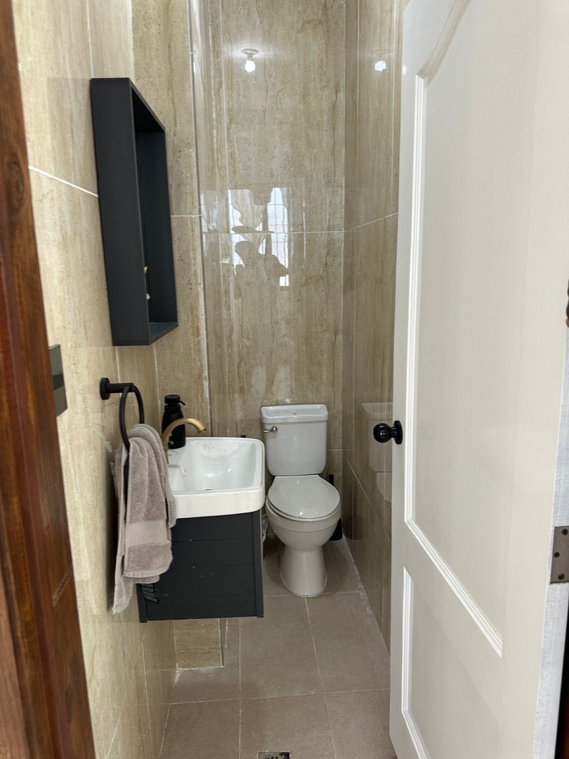 casas - MODERNA CASA REMODELADA EN EL RESIDENCIAL SANTO DOMINGO  5