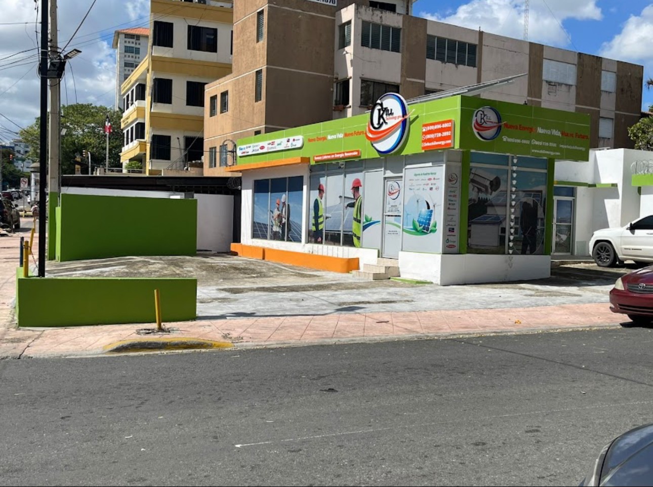 oficinas y locales comerciales - Local Comercial sobre Av. Bolivar  1
