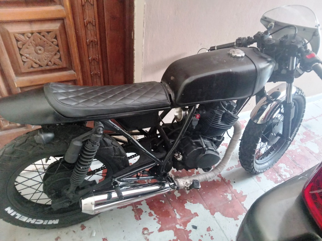 motores y pasolas - Motocicleta Yamaha Cafe Racer 250cc  5