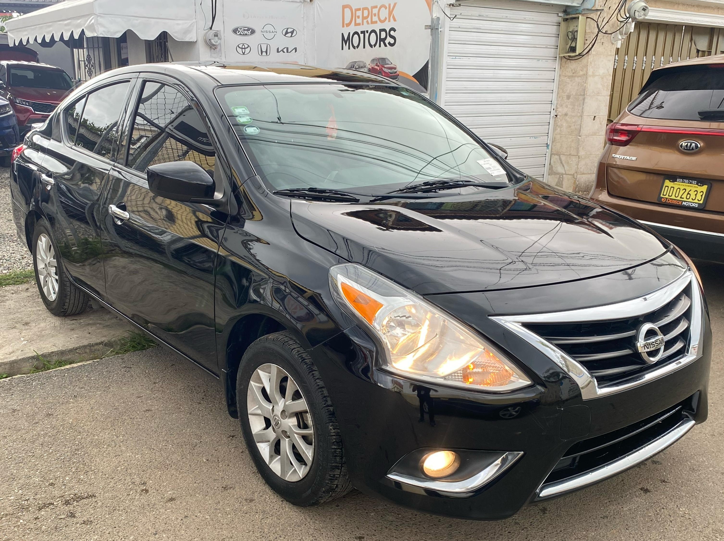 carros - Nissan Versa Sv 0