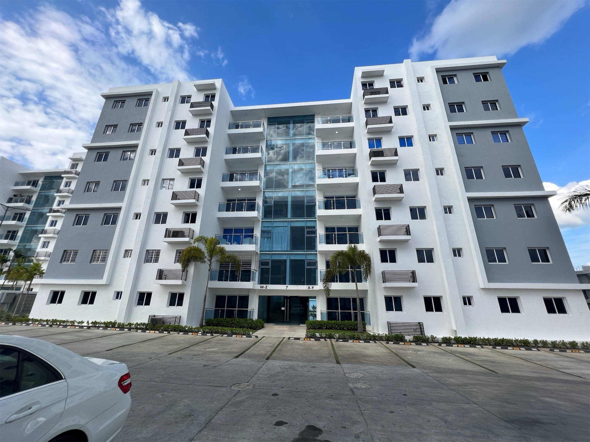 apartamentos - En torre real 7 cerró alto primer nivel 8