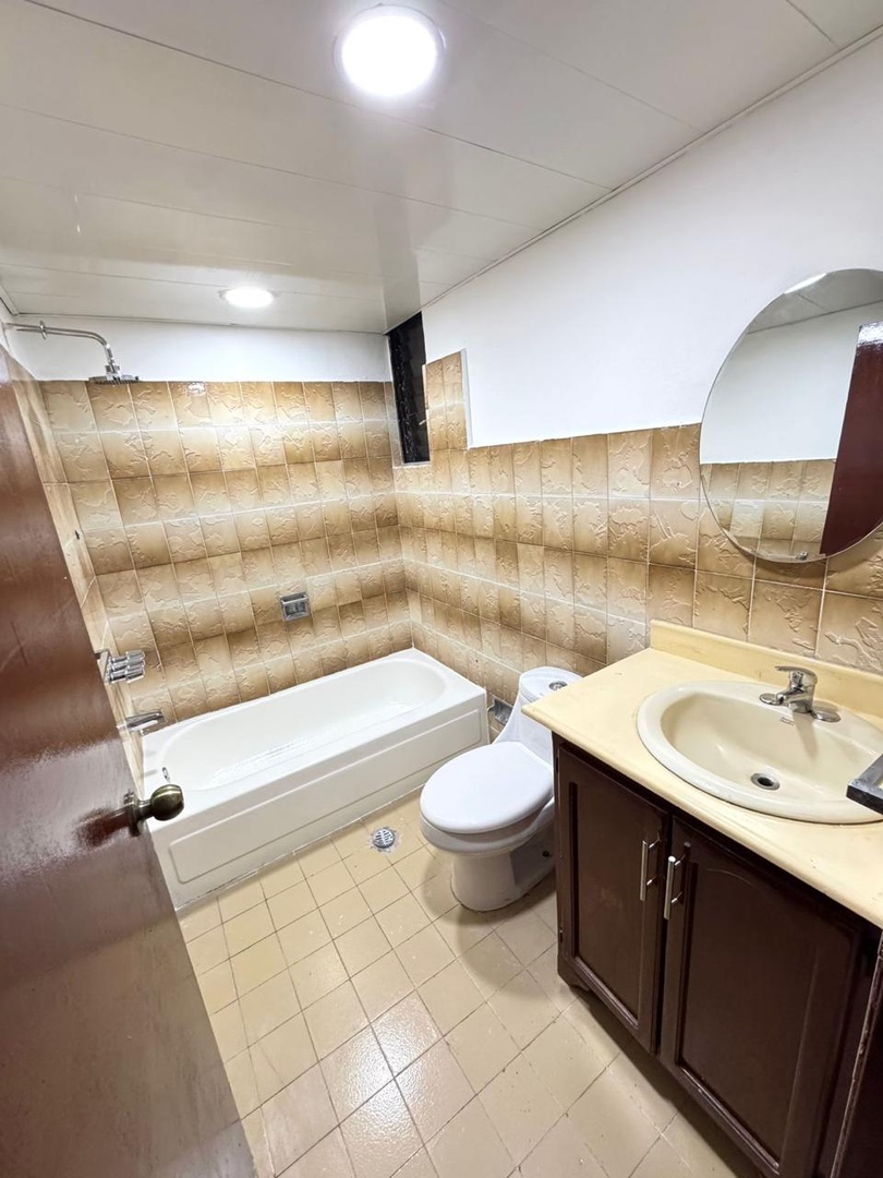 apartamentos - Vendo apartamento en 1er piso, Gazcue.  7