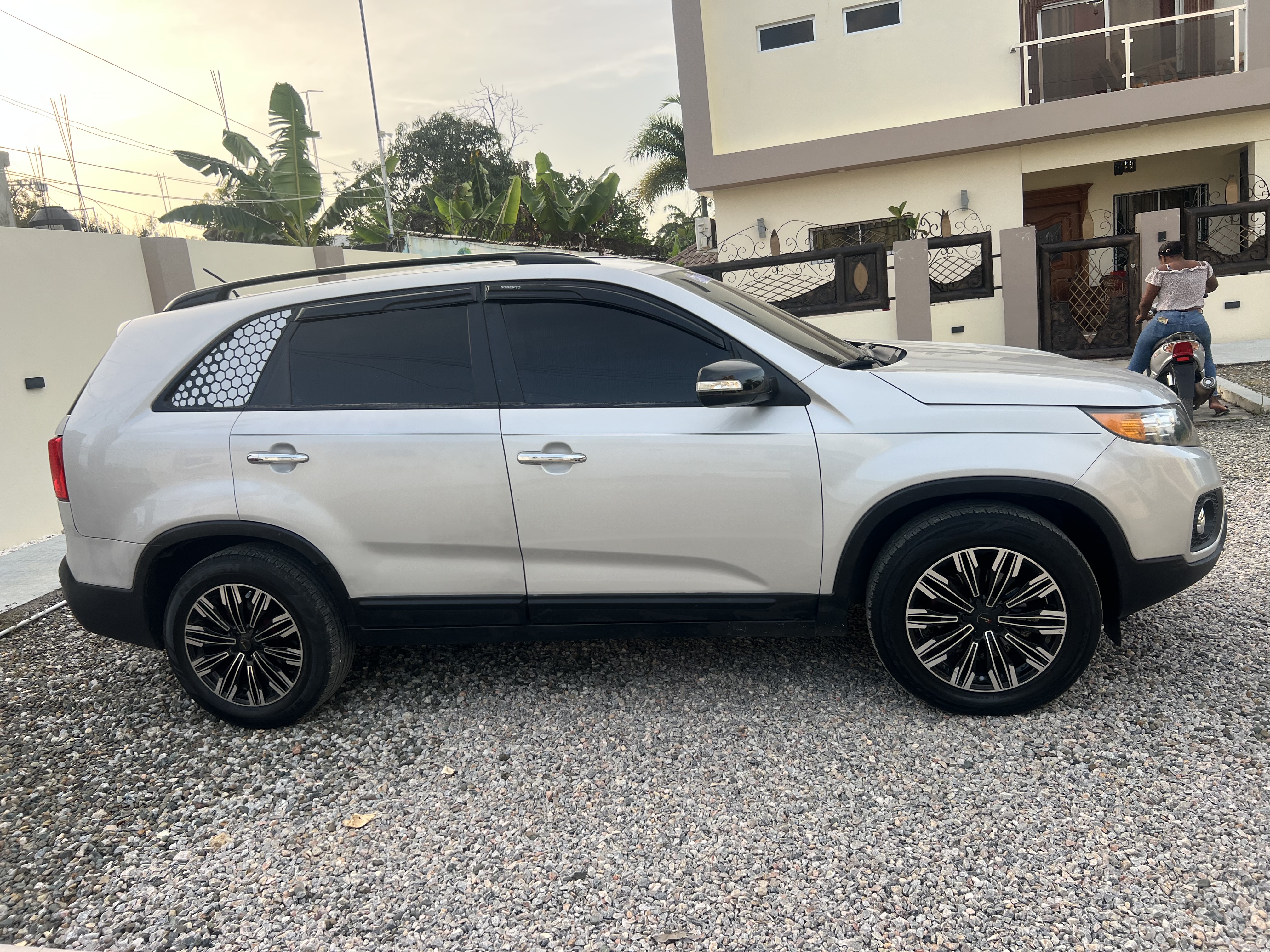 jeepetas y camionetas - Kia sorento 2013 no tiene destape nueva 2
