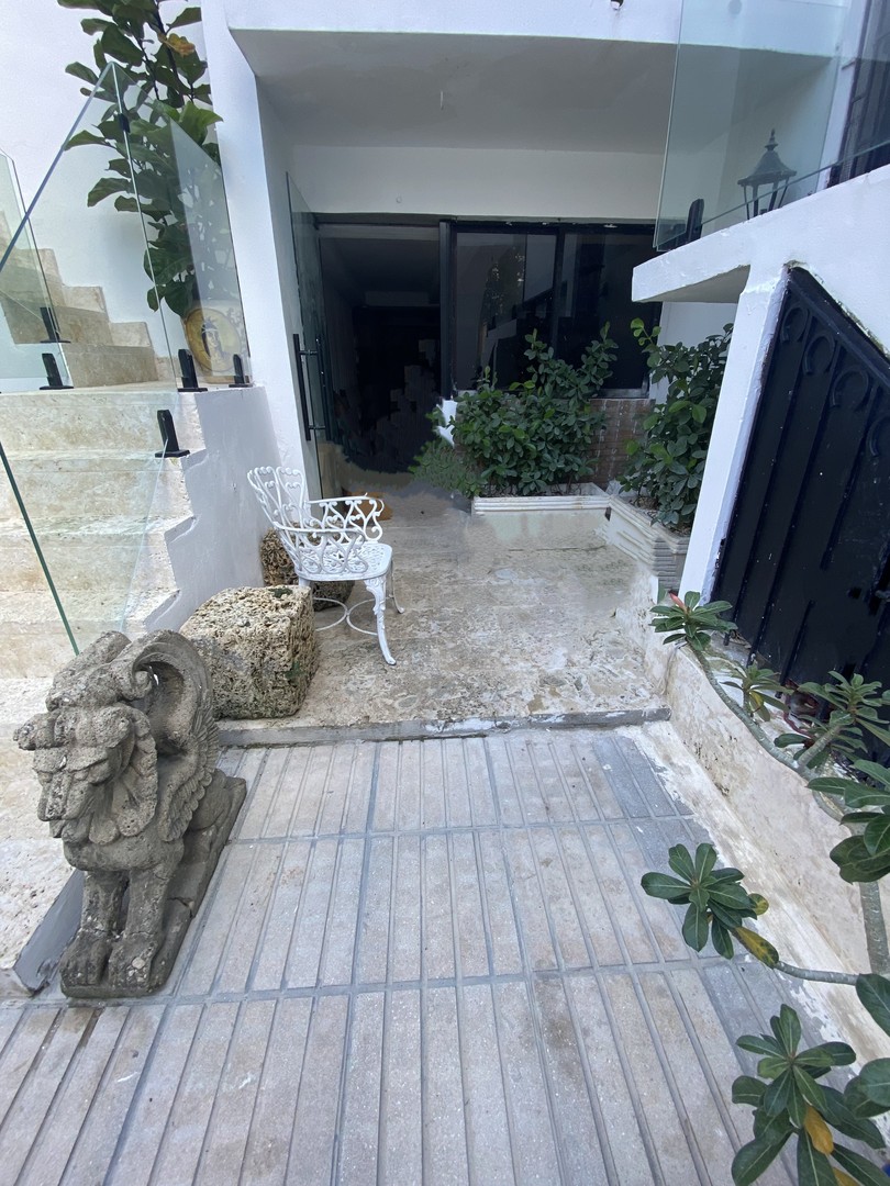 oficinas y locales comerciales - LOCAL COMERCIAL 70M2-BELLA VISTA-JARDINES DEL EMBAJADOR 3