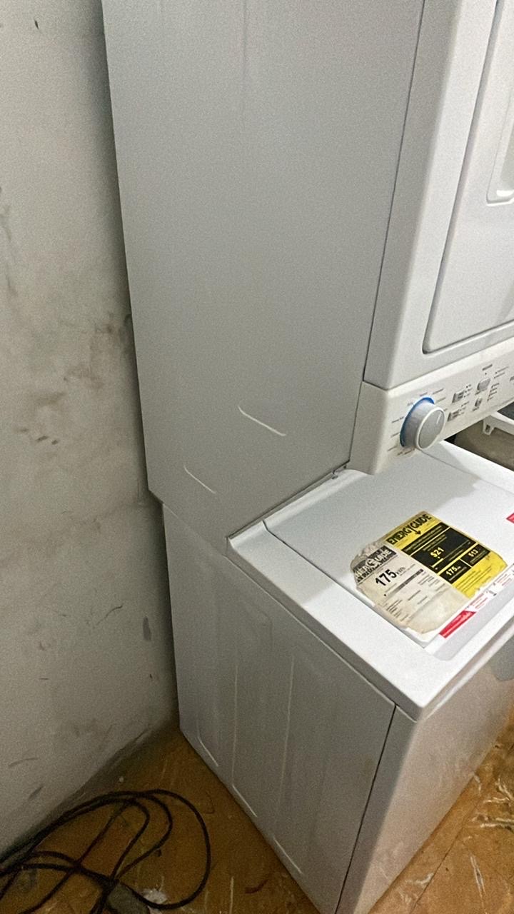 electrodomesticos - 
semi nueva importada Secadora de gas 45 libra del mismo peso
 digital
 Frigidai 1