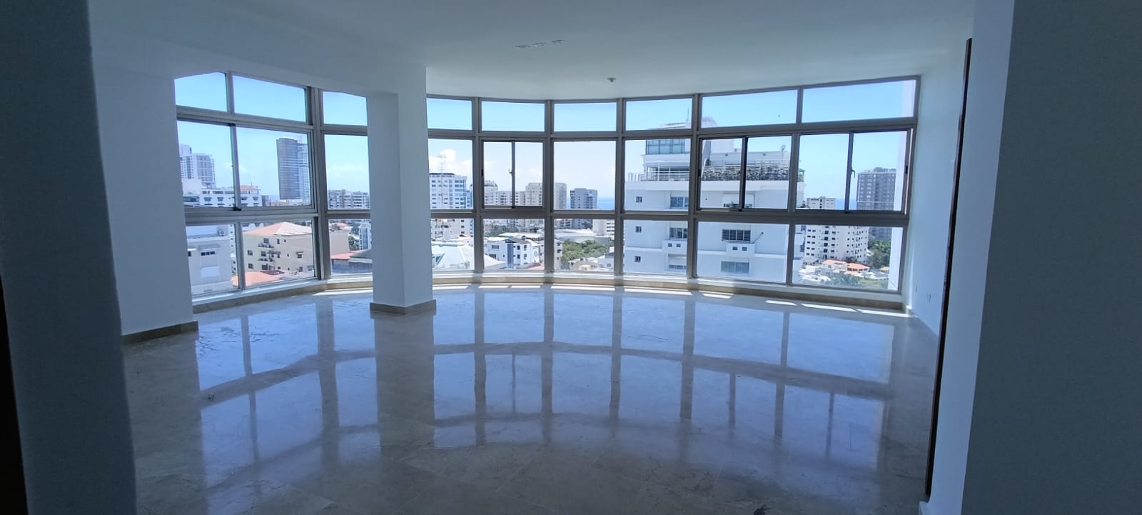 penthouses - Penthouse en Impresionante Torre con Vista al Mar