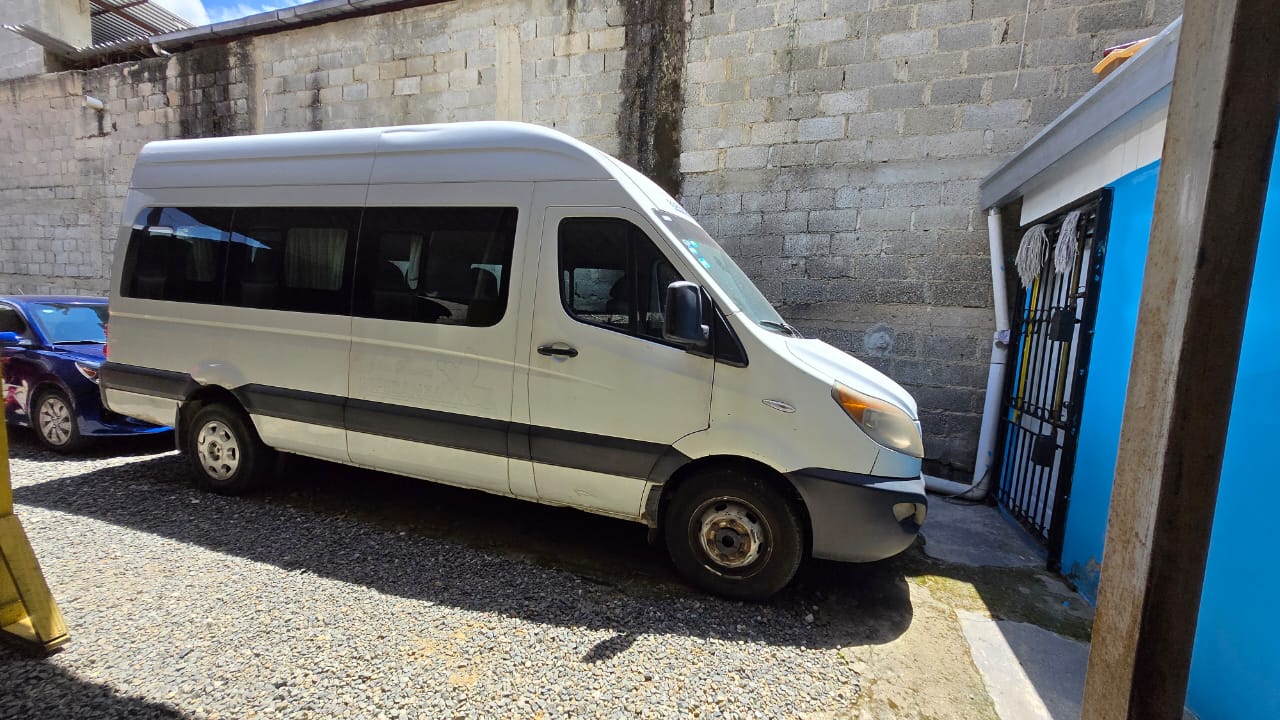 otros vehiculos - Venta de oportunidad: Minibús JAC Sunray 2016 – 17 Pasajeros  0