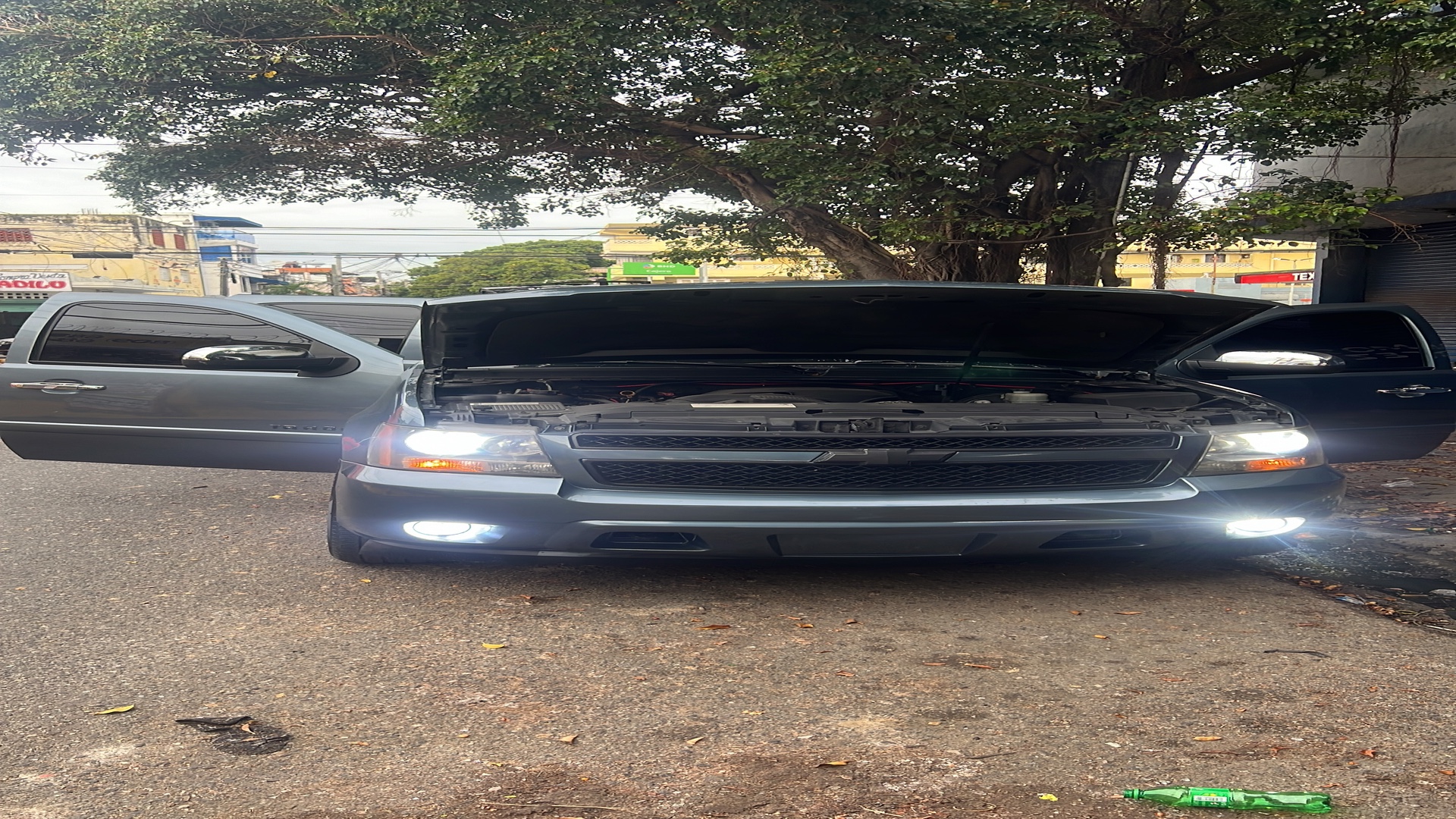 jeepetas y camionetas - En venta está maravillosa tahoe 2008 gas y gasolina por interior impecable crema 0