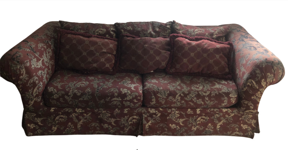muebles y colchones - Sofa bien grande lo compramos en Ilumel, es usado