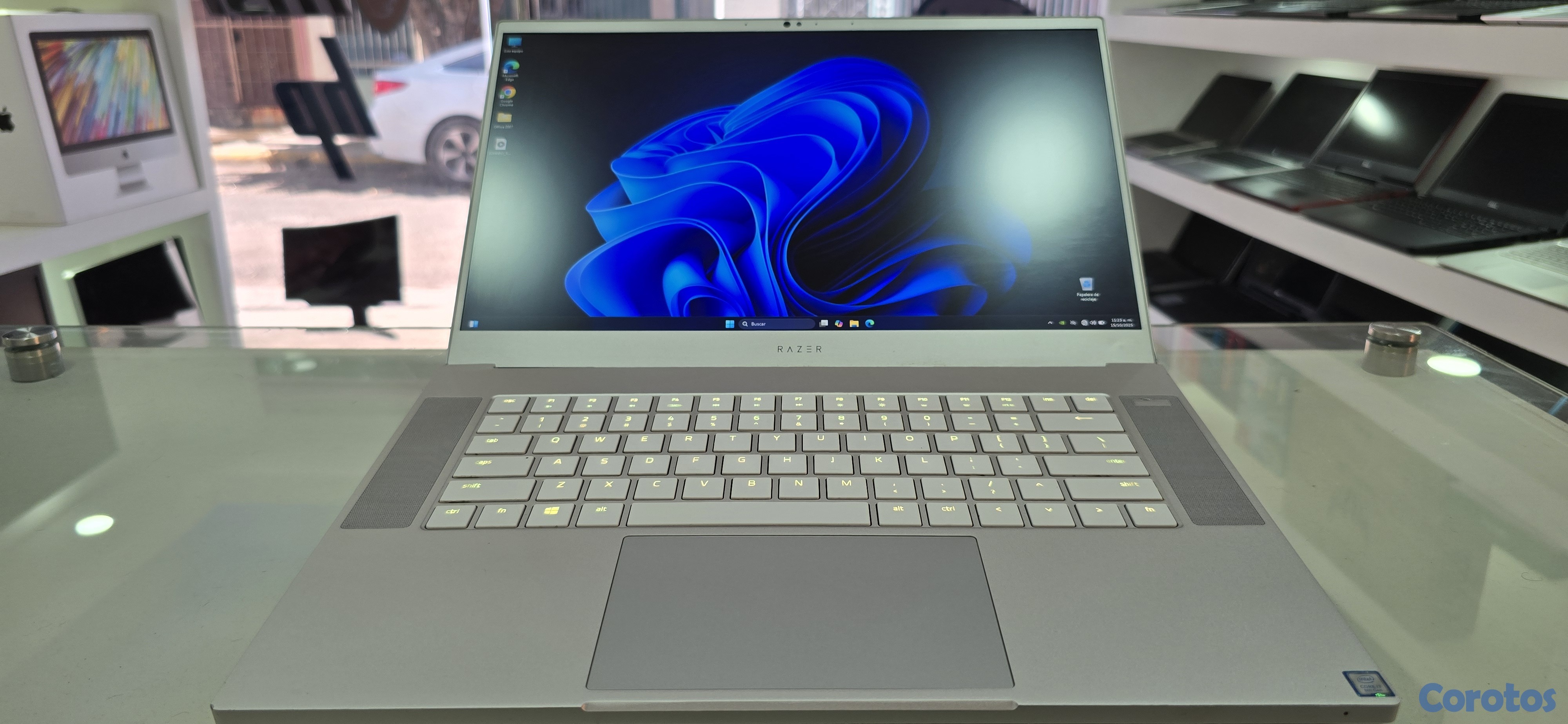 computadoras y laptops - Razer blade Blanca 15 Pulg Core i7 Ram 24gb Disco 512gb SSD Nvidea Rtx 2060 6gb  2