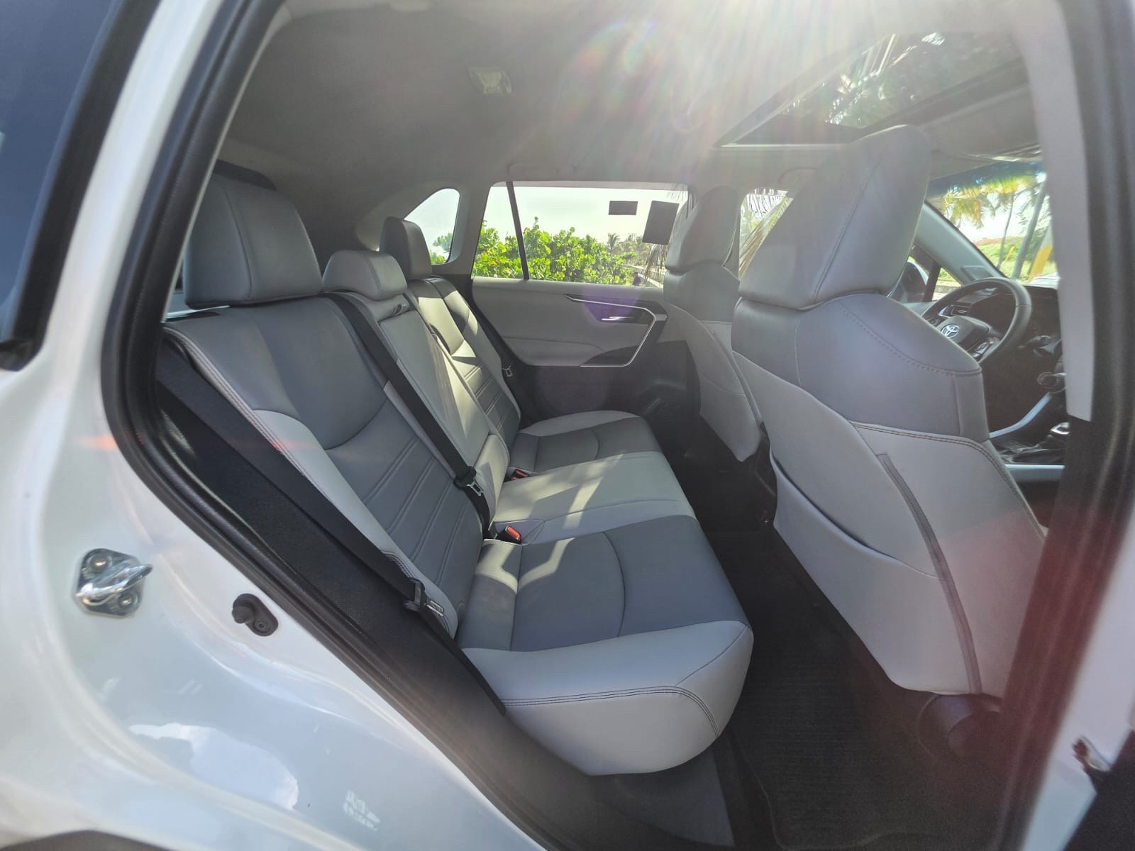 jeepetas y camionetas - TOYOTA RAV4 XLE PREMIUM 2021 RECIÉN IMPORTADA 4X4 FULL FULL AMERICANA NEW! 7