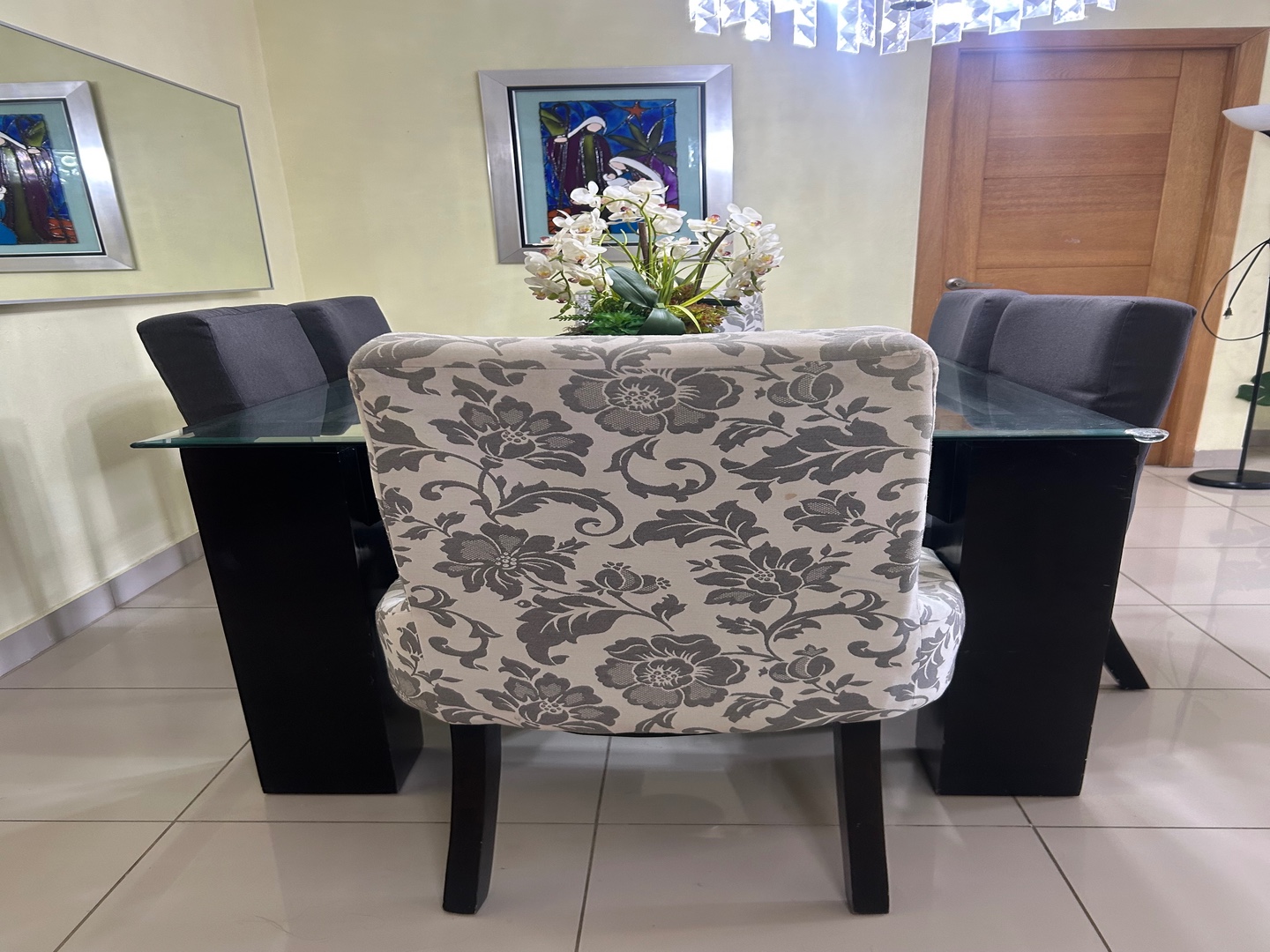 muebles y colchones - Juego de Comedor para 6 Personas – Elegante y en Excelente Estado 2