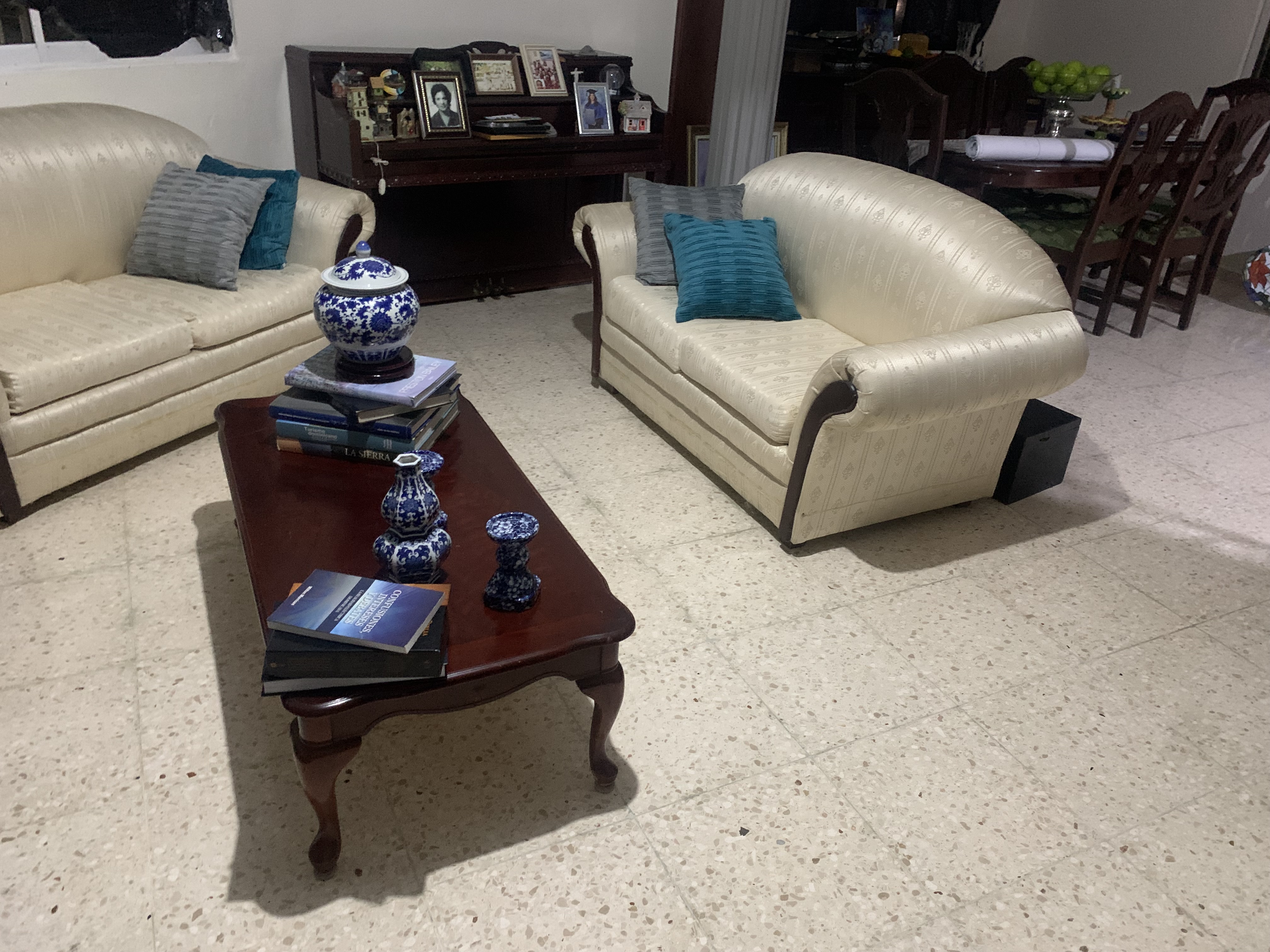 muebles y colchones - Juego de comedor y juego de tres muebles 1
