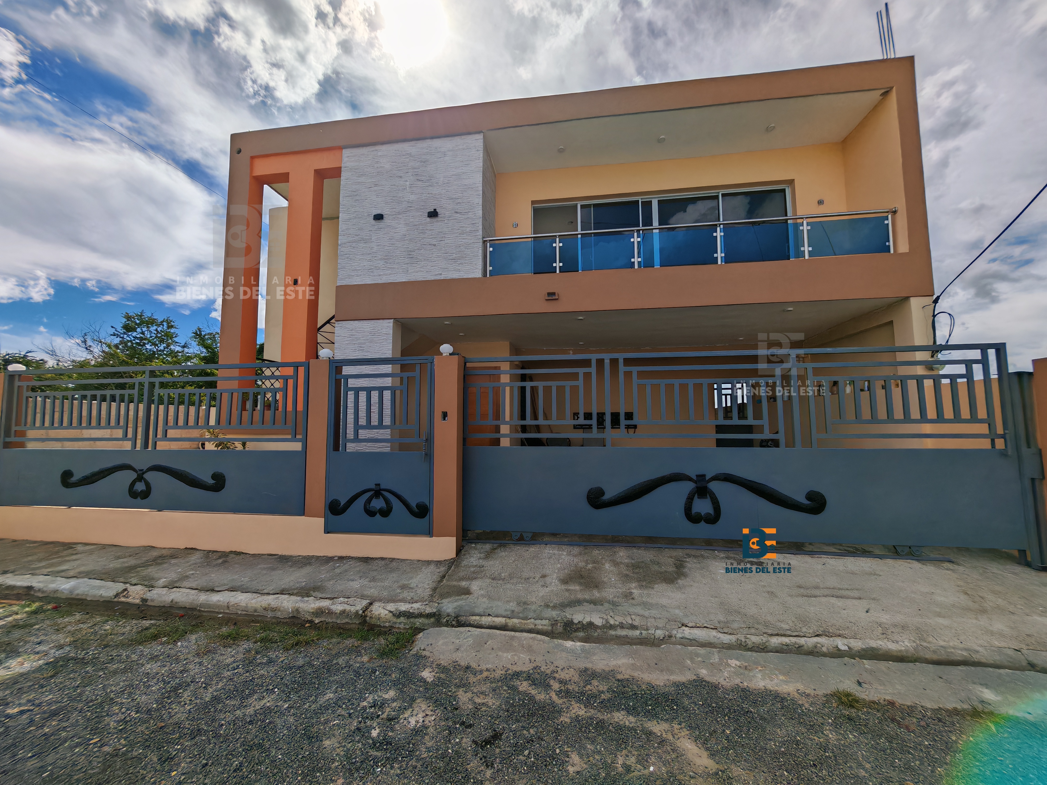 casas - Se Vende Dos Viviendas en Una, Residencial Naime.