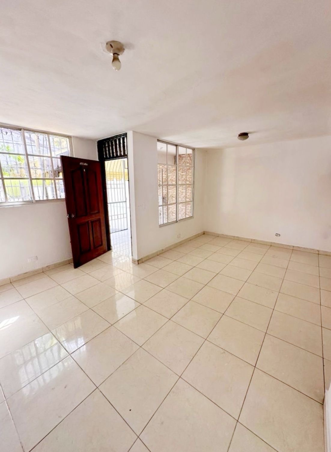 casas - casa en alquiler ideal para vivienda o negocio  7